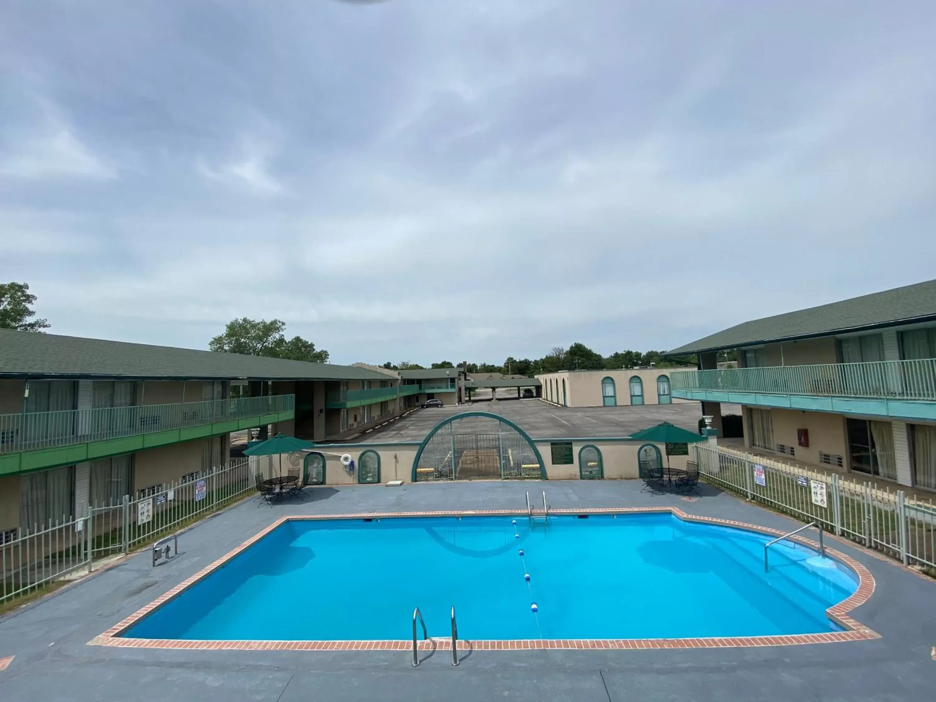 Property building, Swimming Pool in Canterbury Inn & Suites