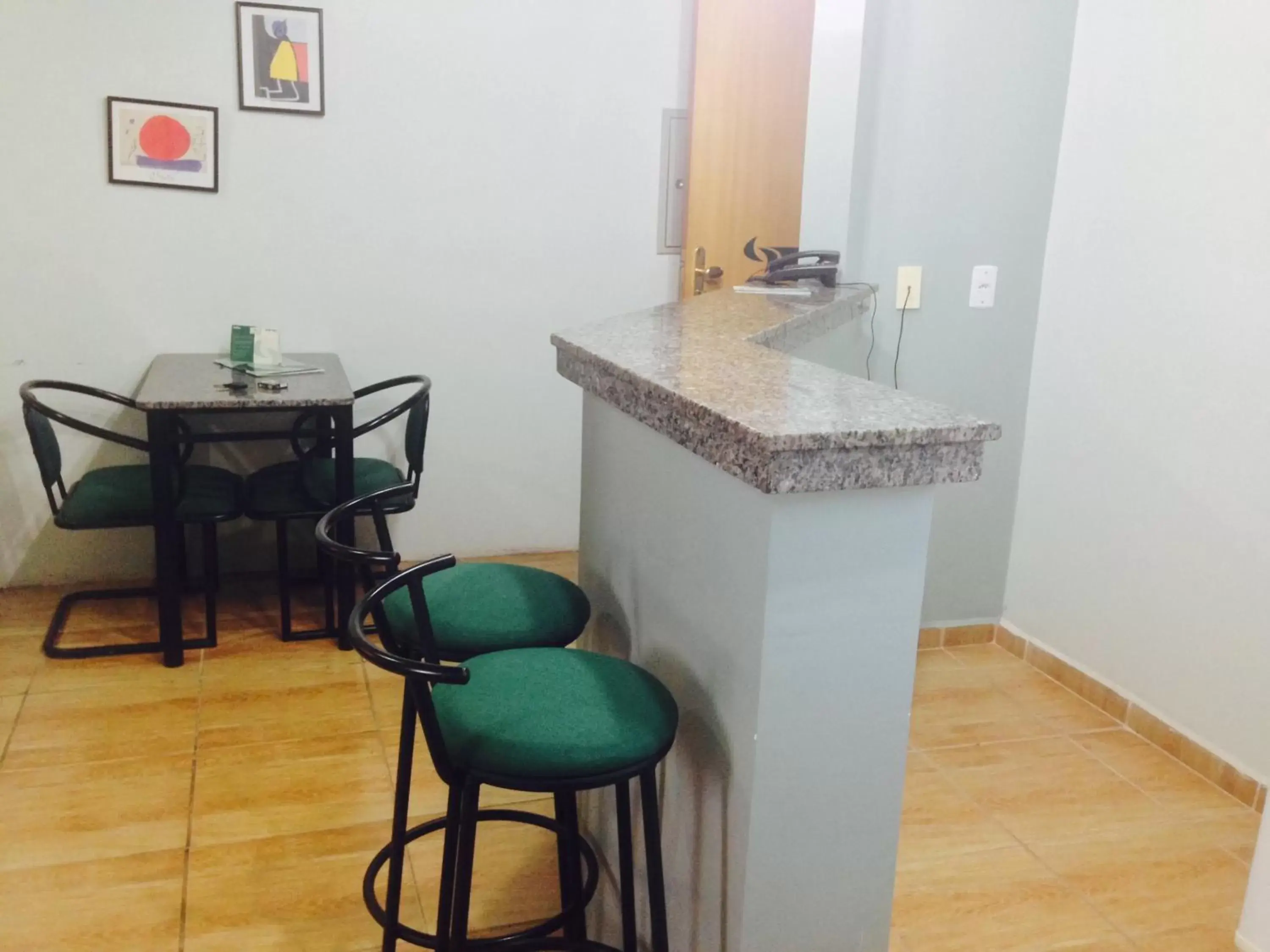 Kitchen or kitchenette, Dining Area in Flat Saint Paul Residence