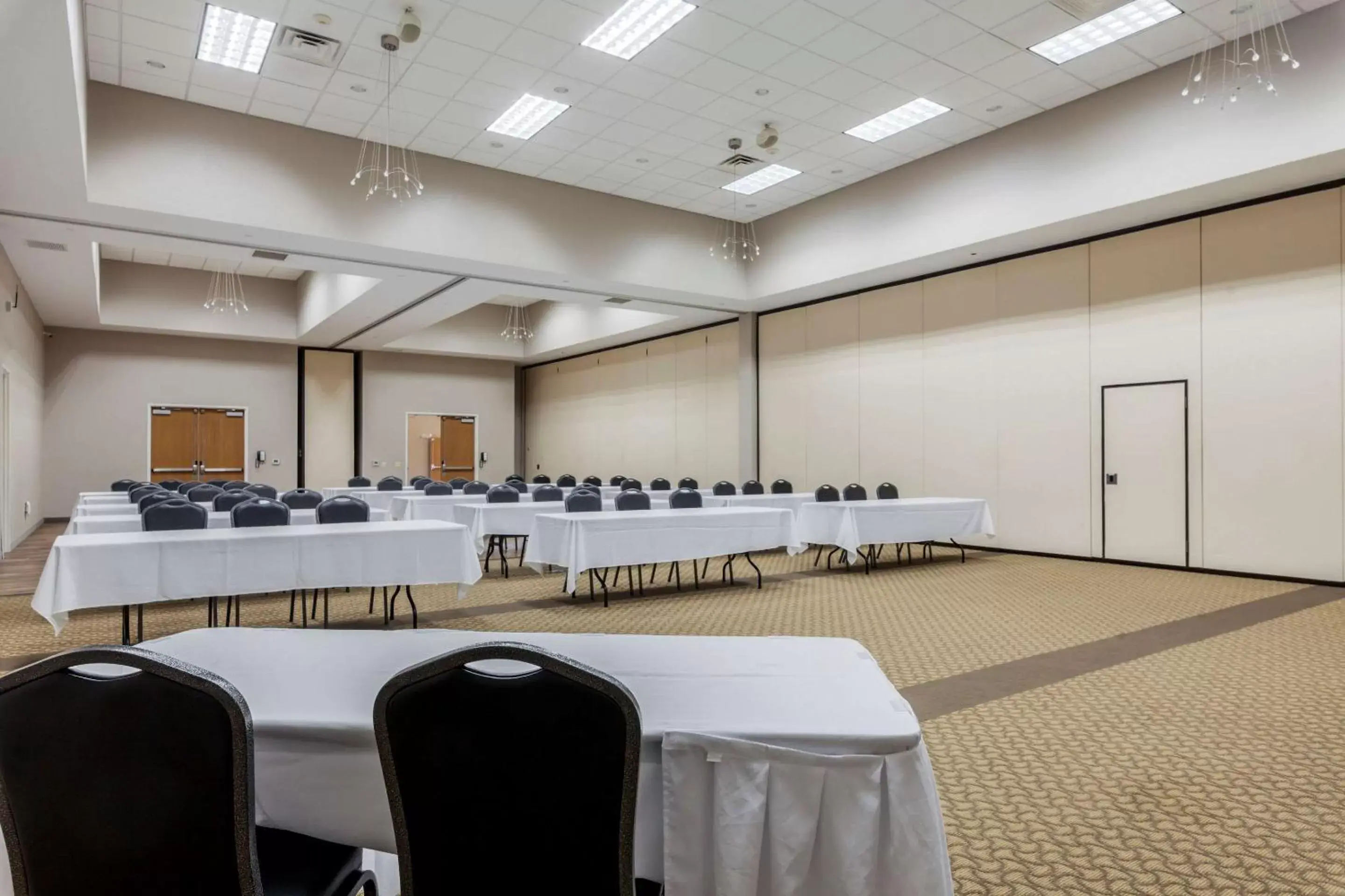 Meeting/conference room in Comfort Suites Johnson Creek Conference