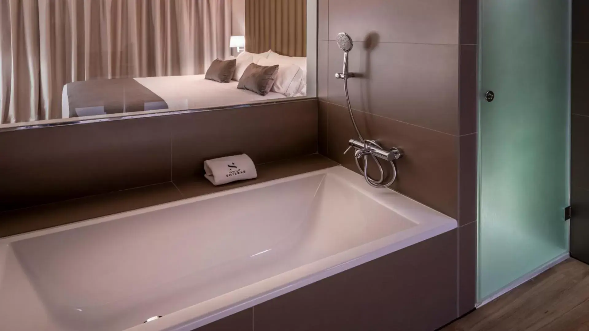 Shower, Bathroom in Hotel Playafels
