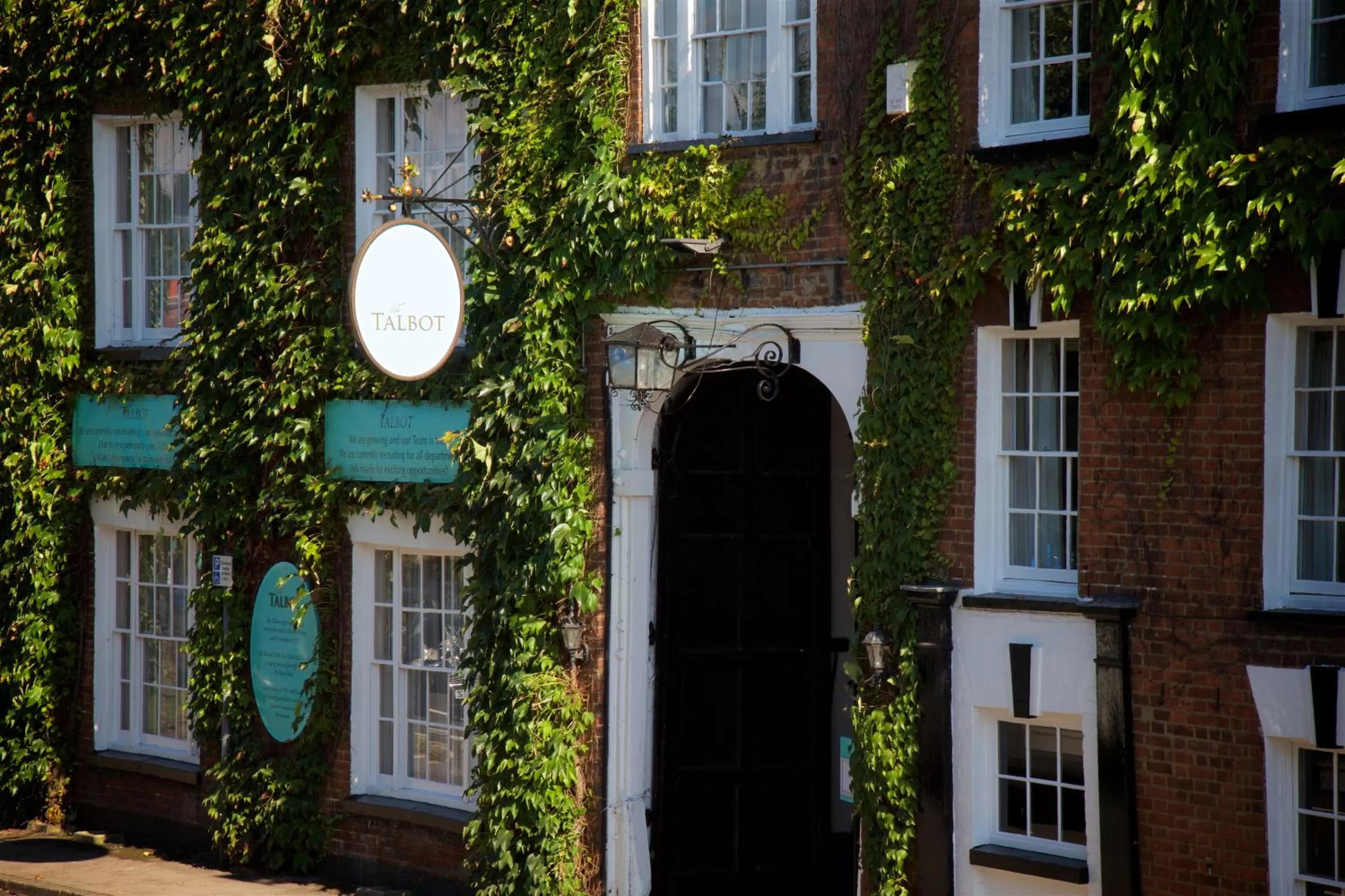 Facade/entrance in The Talbot Inn