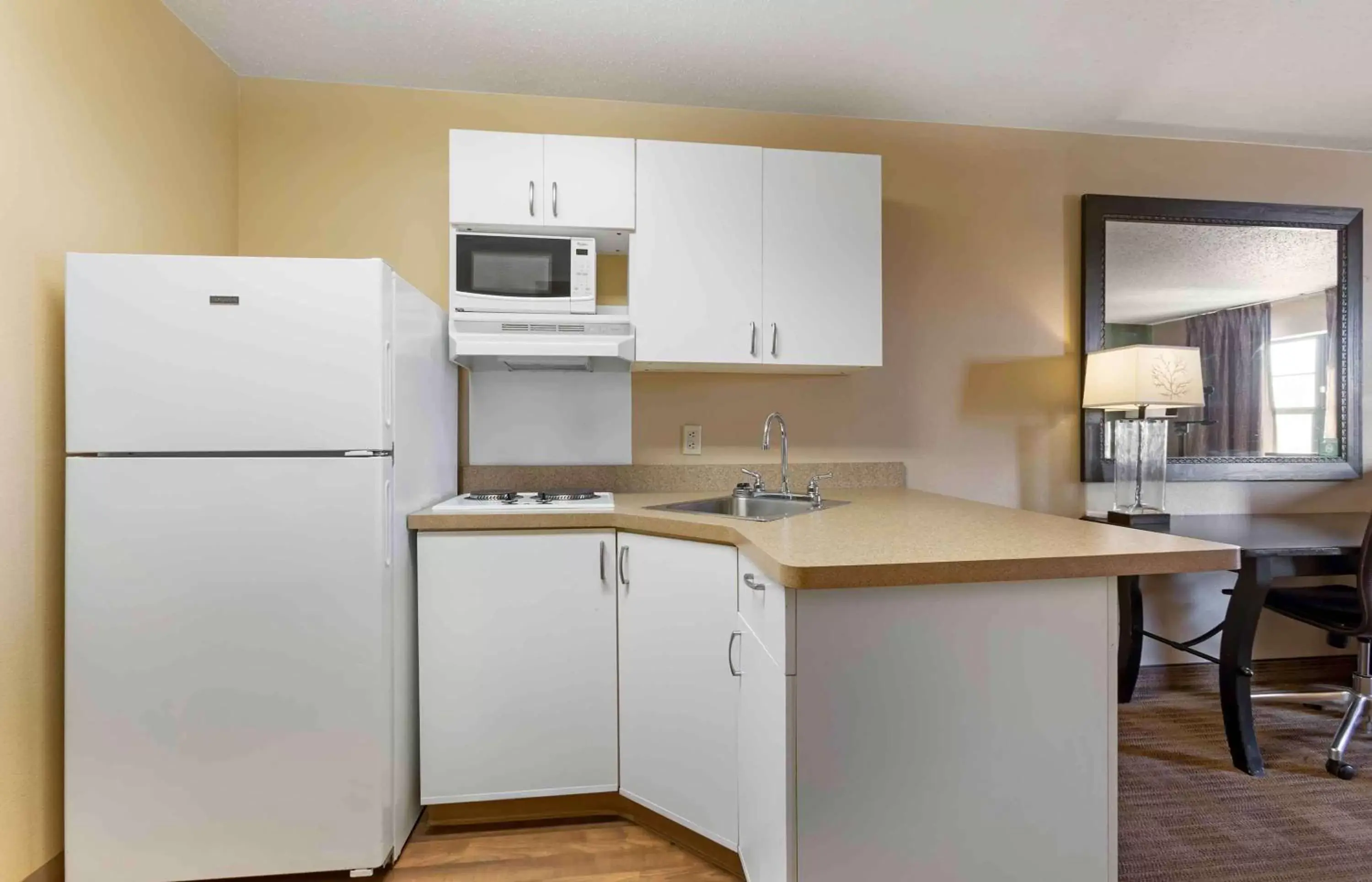Bedroom, Kitchen/Kitchenette in Extended Stay America Suites - Albuquerque - Rio Rancho