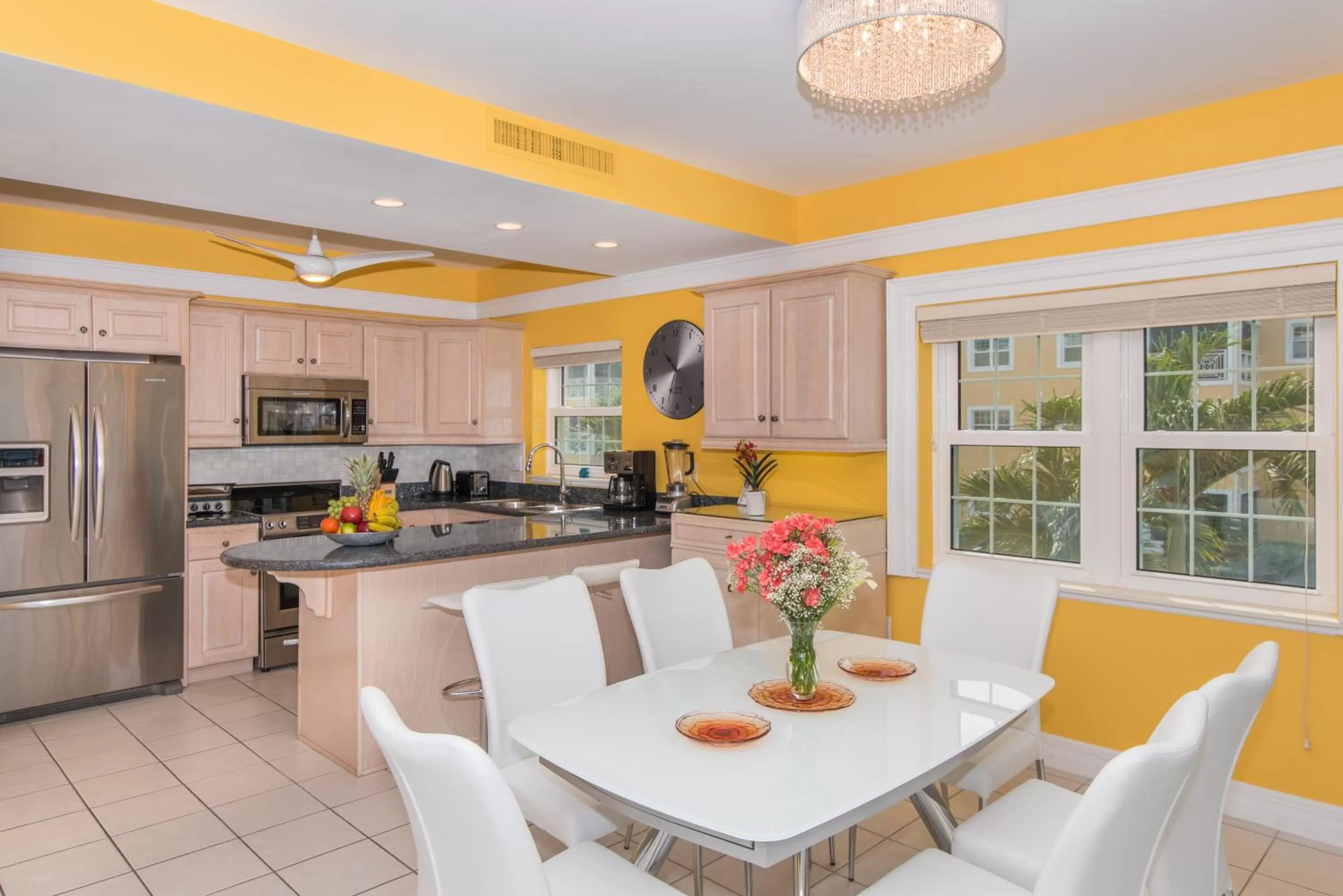 Kitchen or kitchenette in Regal Beach Club