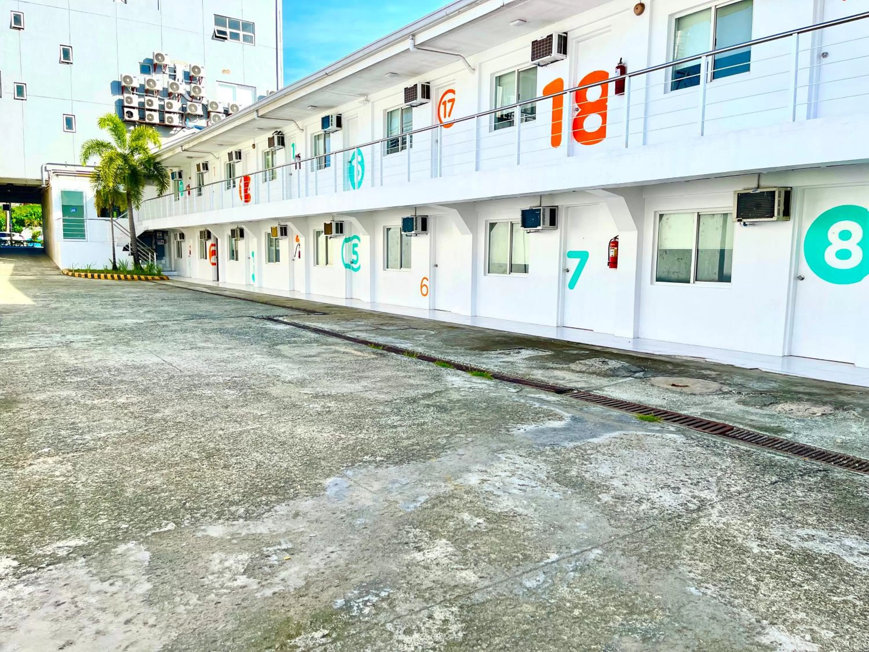 Property building in Islands Stay Hotels Mactan