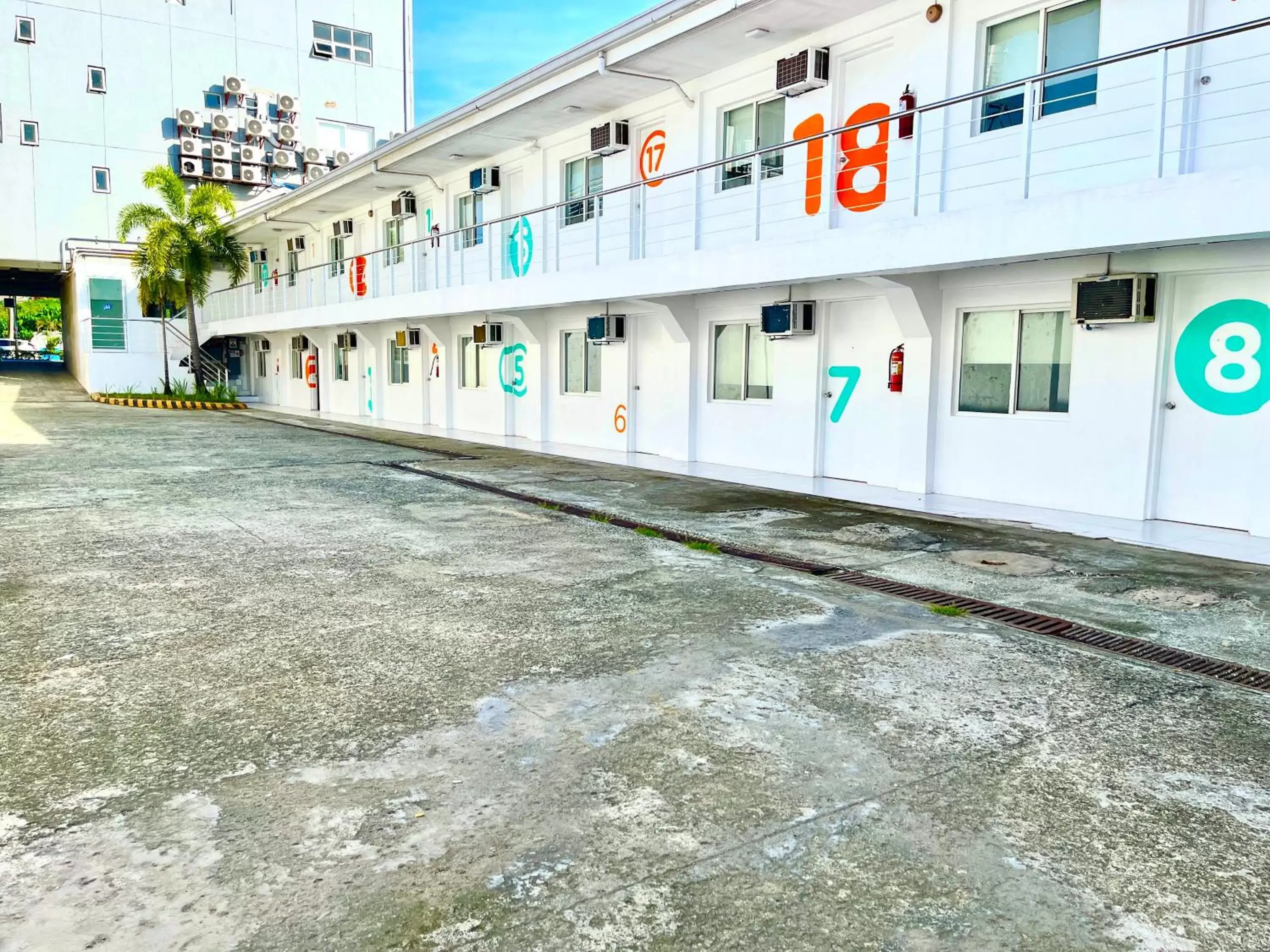 Property building in Islands Stay Hotels Mactan Property building in Islands Stay Hotels Mactan