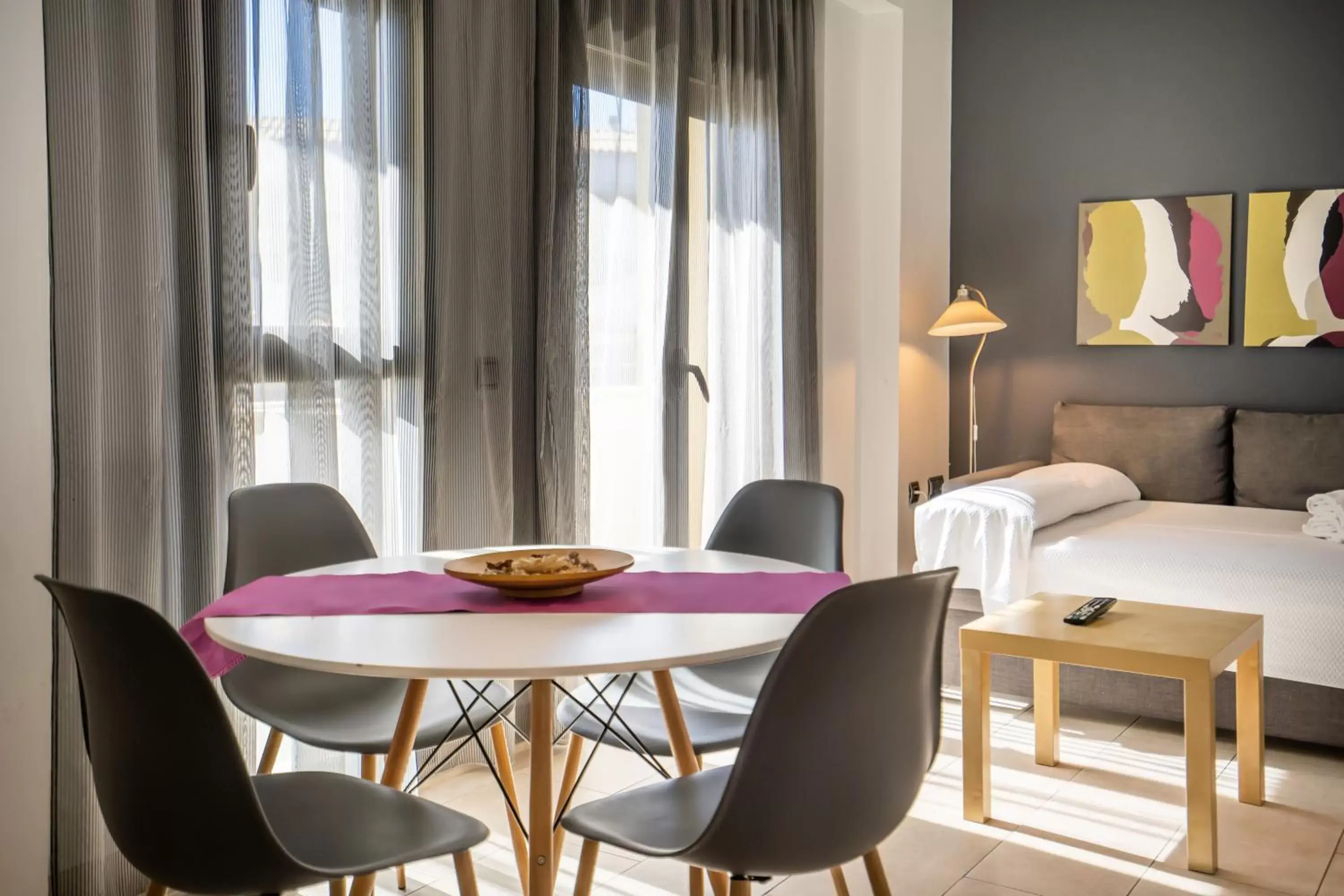 Bed, Dining Area in Hotel Spa Cádiz Plaza