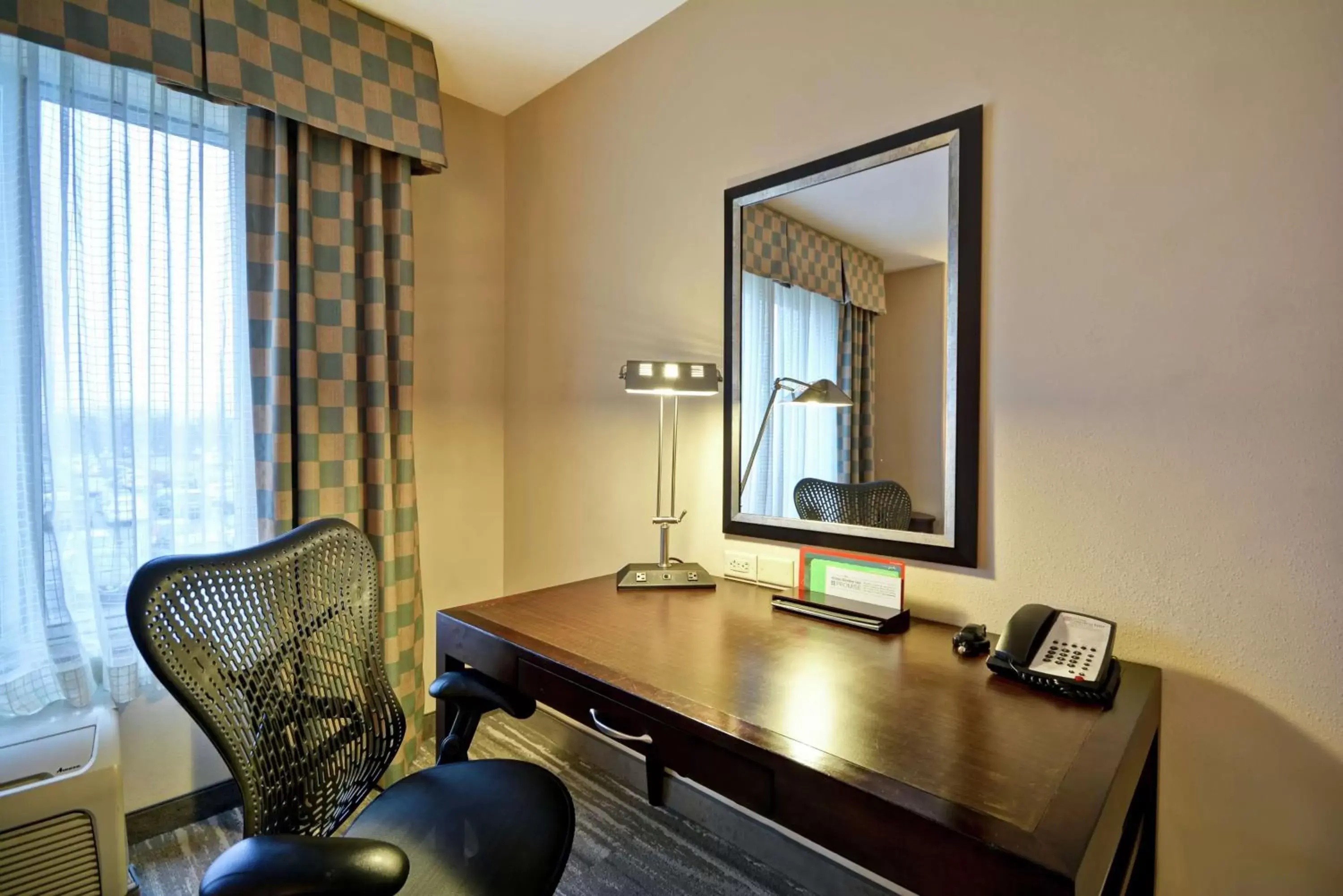 Bedroom, Bathroom in Hilton Garden Inn Ridgefield Park