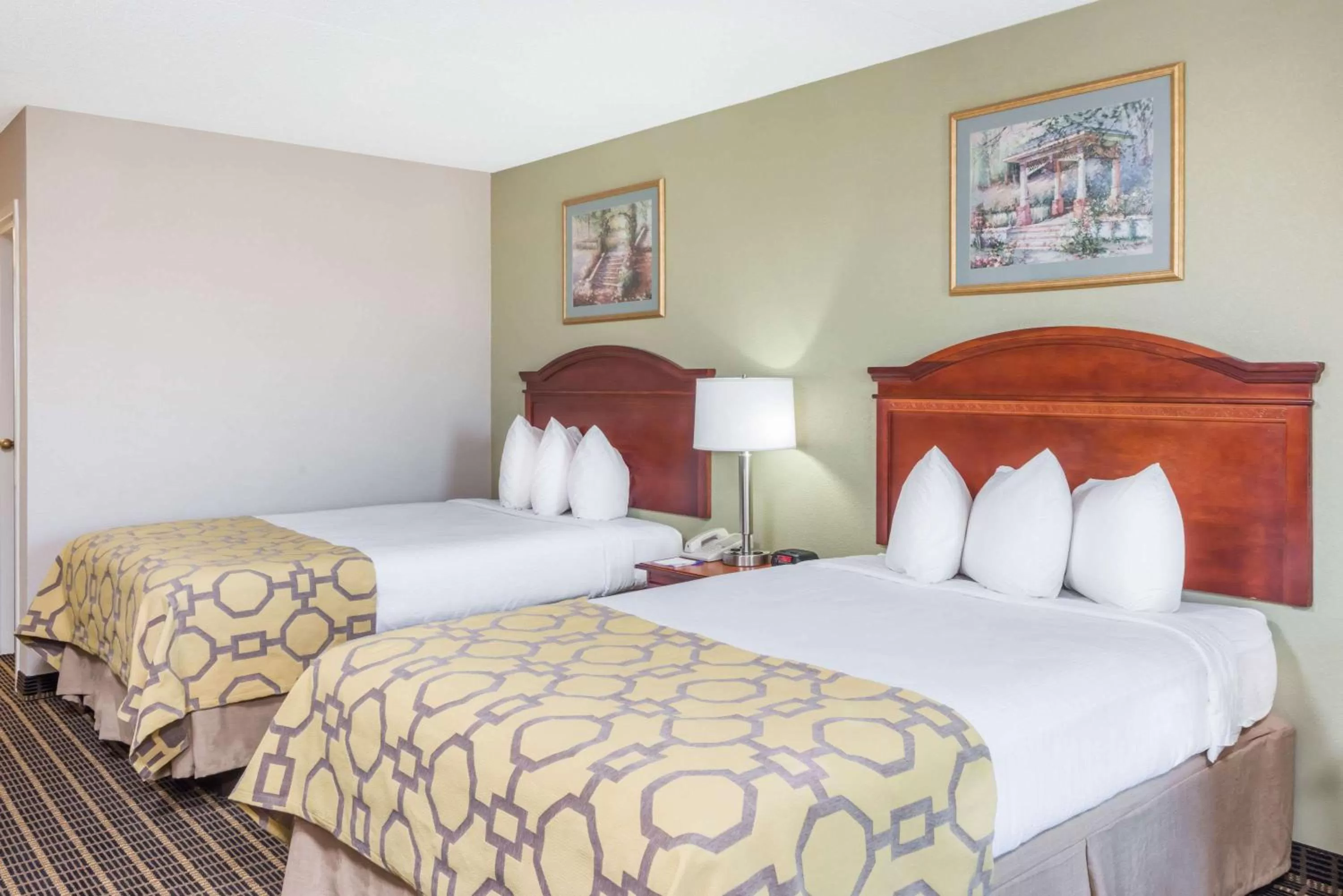 Photo of the whole room, Bed in Baymont by Wyndham Clarksville Northeast