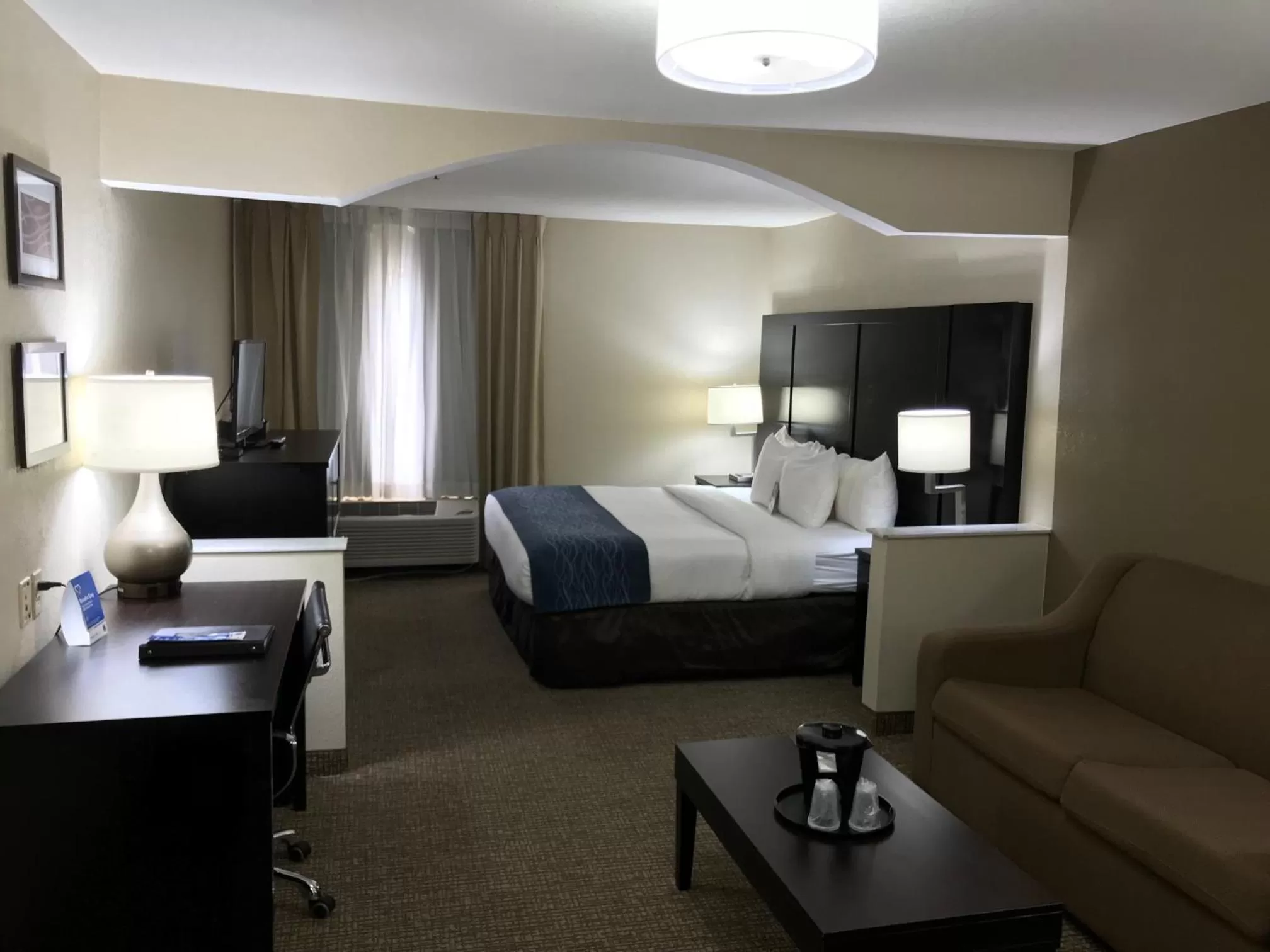 Bed in Comfort Inn & Suites Atlanta-Smyrna