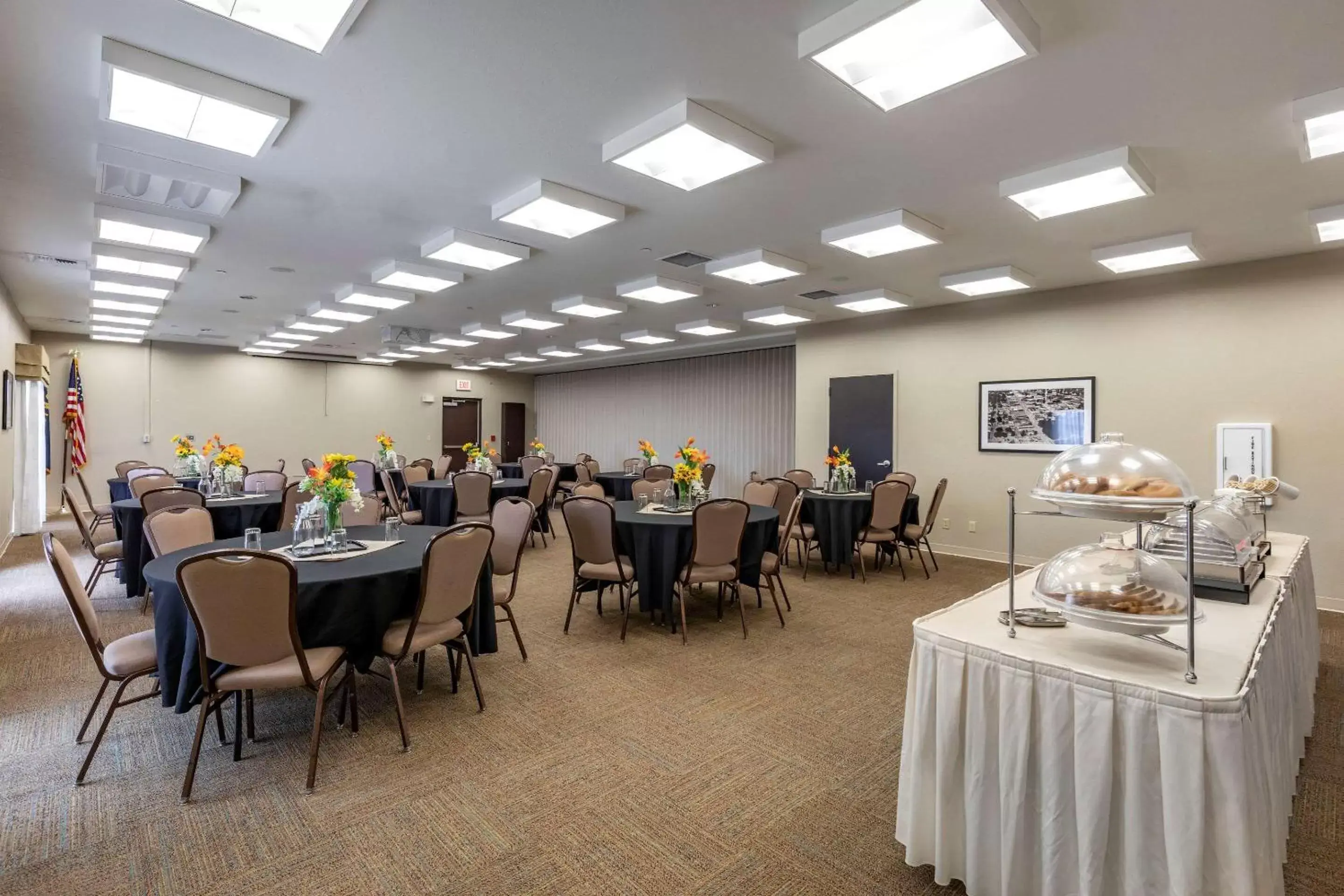 Meeting/conference room, Restaurant/Places to Eat in Sleep Inn & Suites Miles City