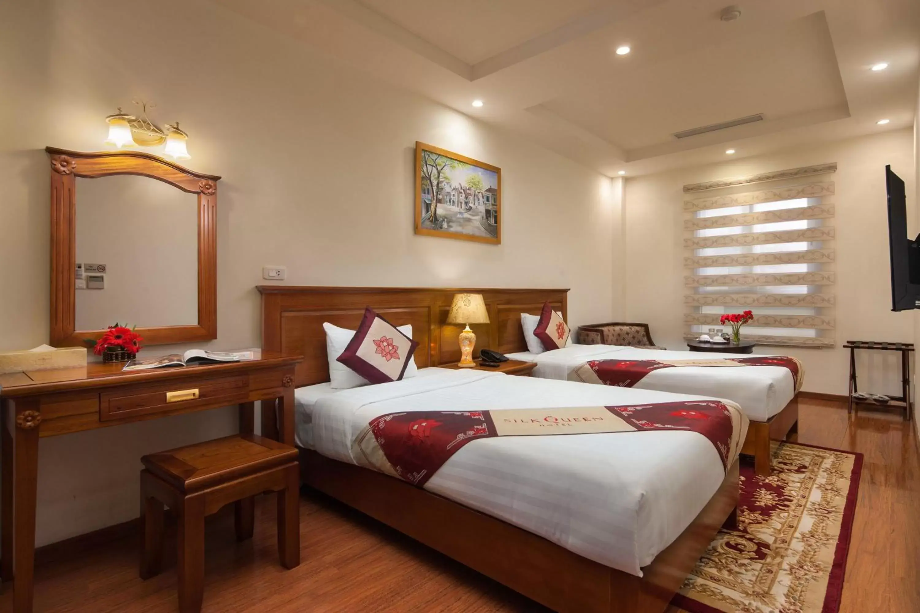 Bedroom, Bed in Silk Queen Hotel