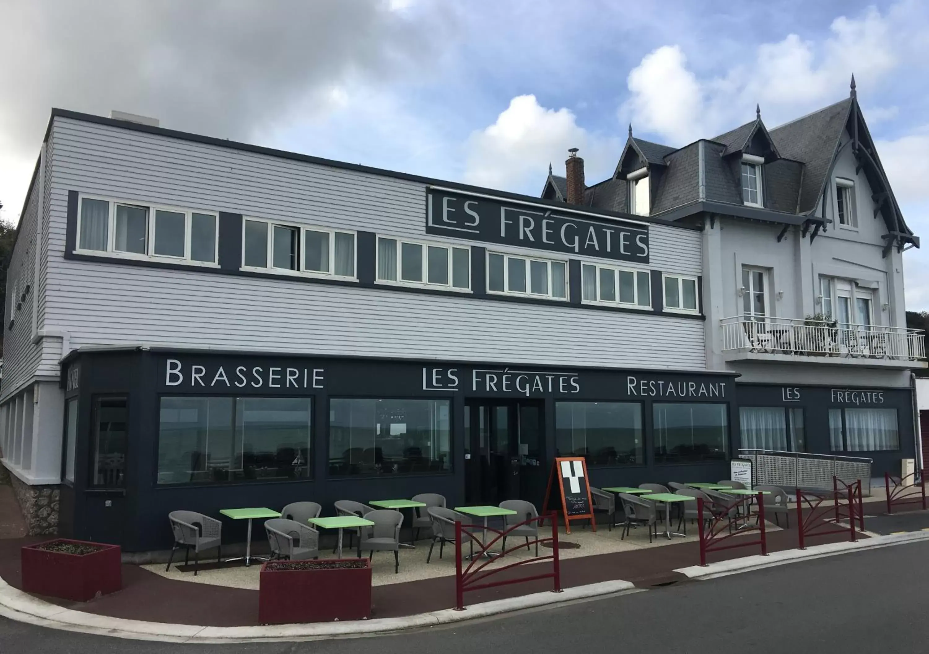 Restaurant/places to eat in Les Fregates