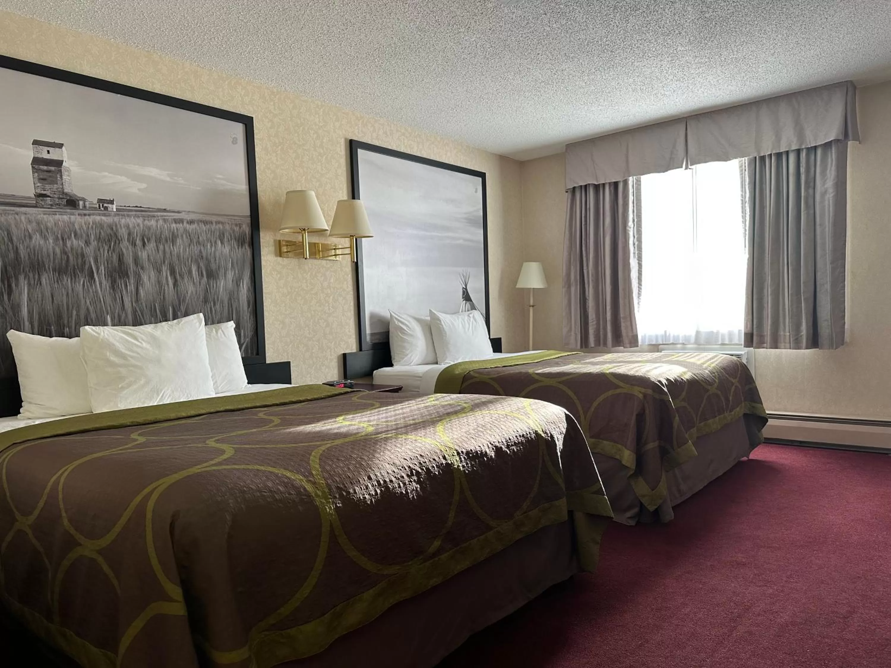 Bedroom, Bed in Super 8 by Wyndham Lethbridge