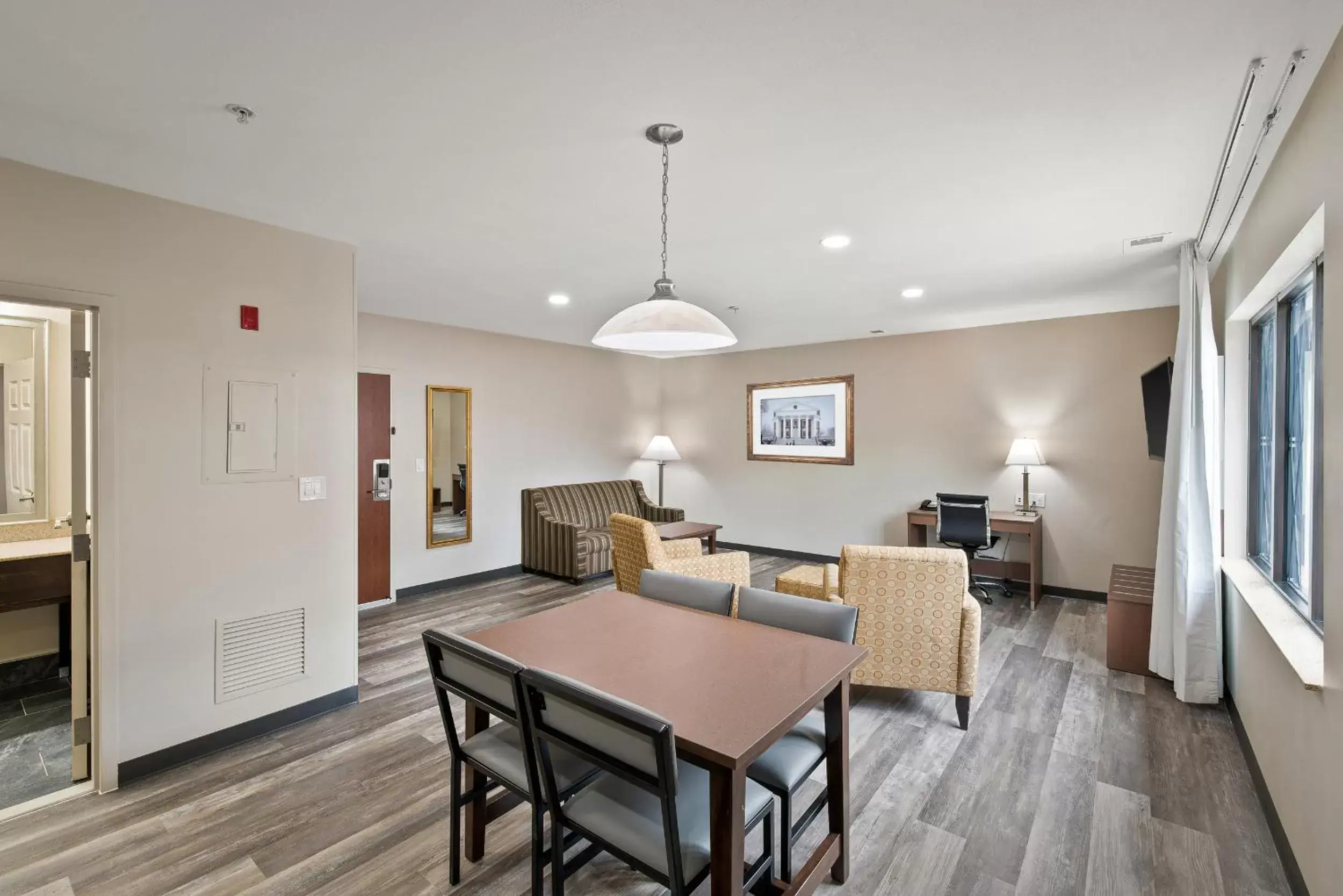 Living room in The English Inn of Charlottesville Living room in The English Inn of Charlottesville