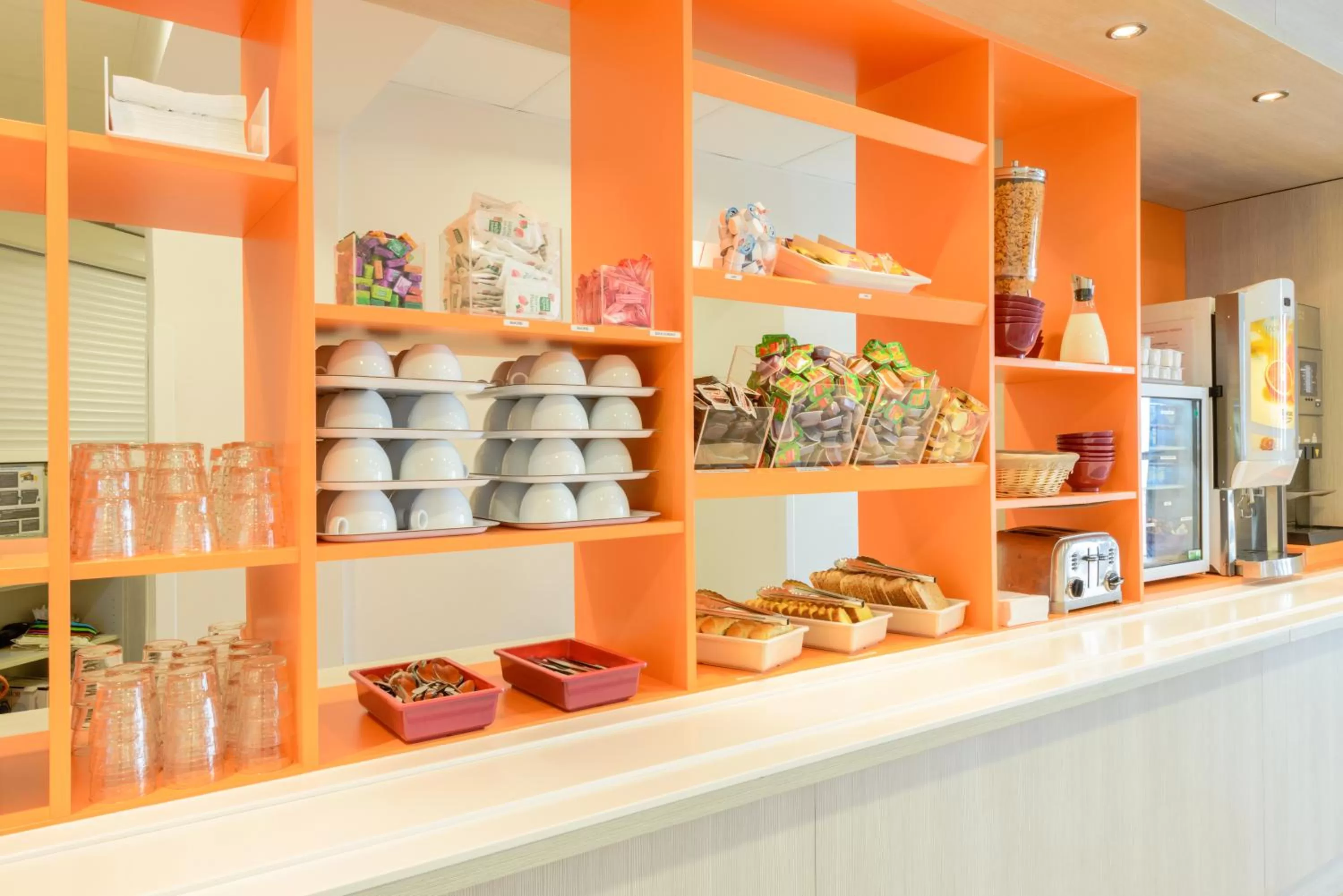 Buffet breakfast in Hôtel Eco La Rochelle Centre les Minimes