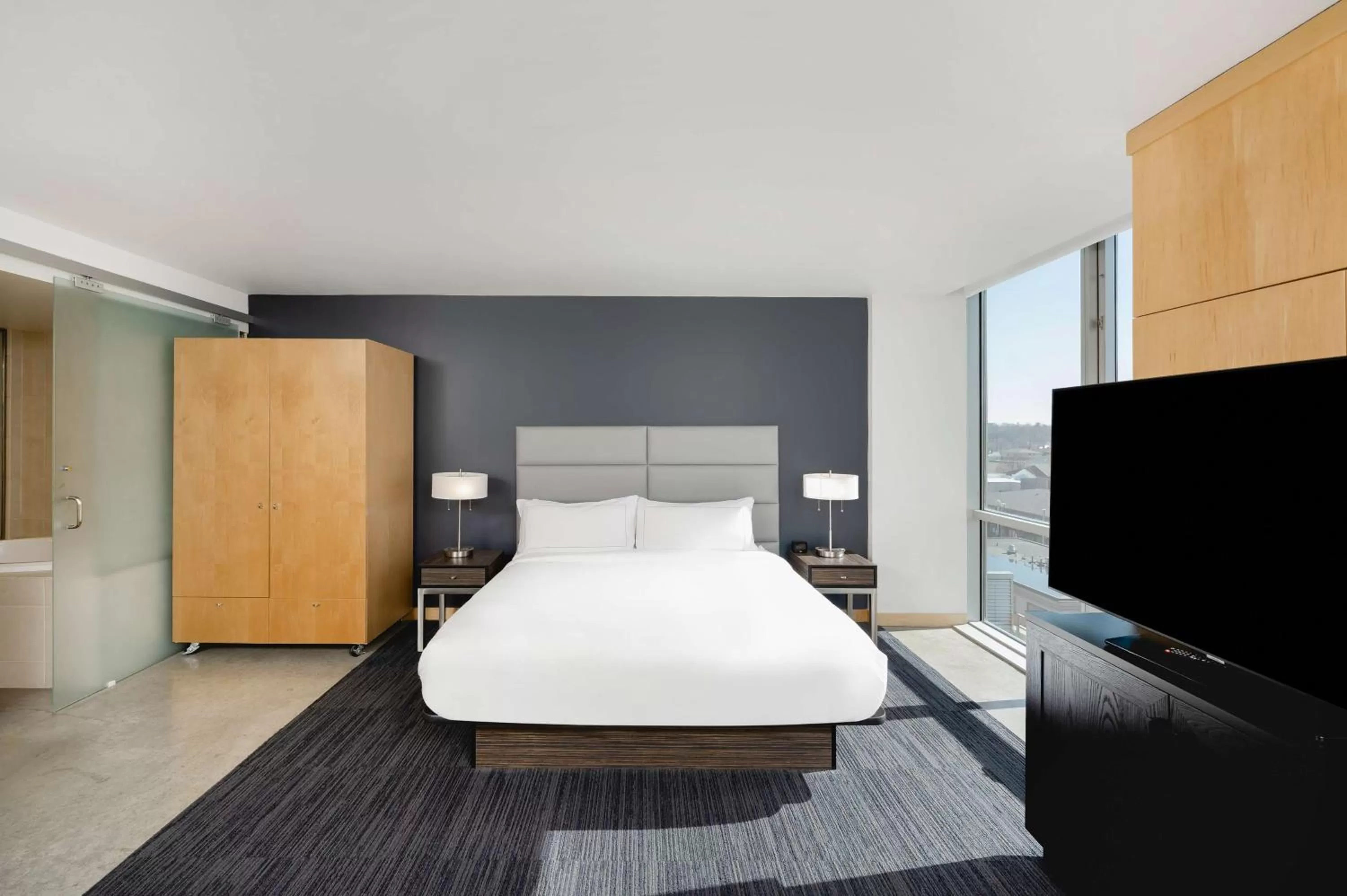 Bed in Hotelvetro Iowa City, Tapestry Collection By Hilton