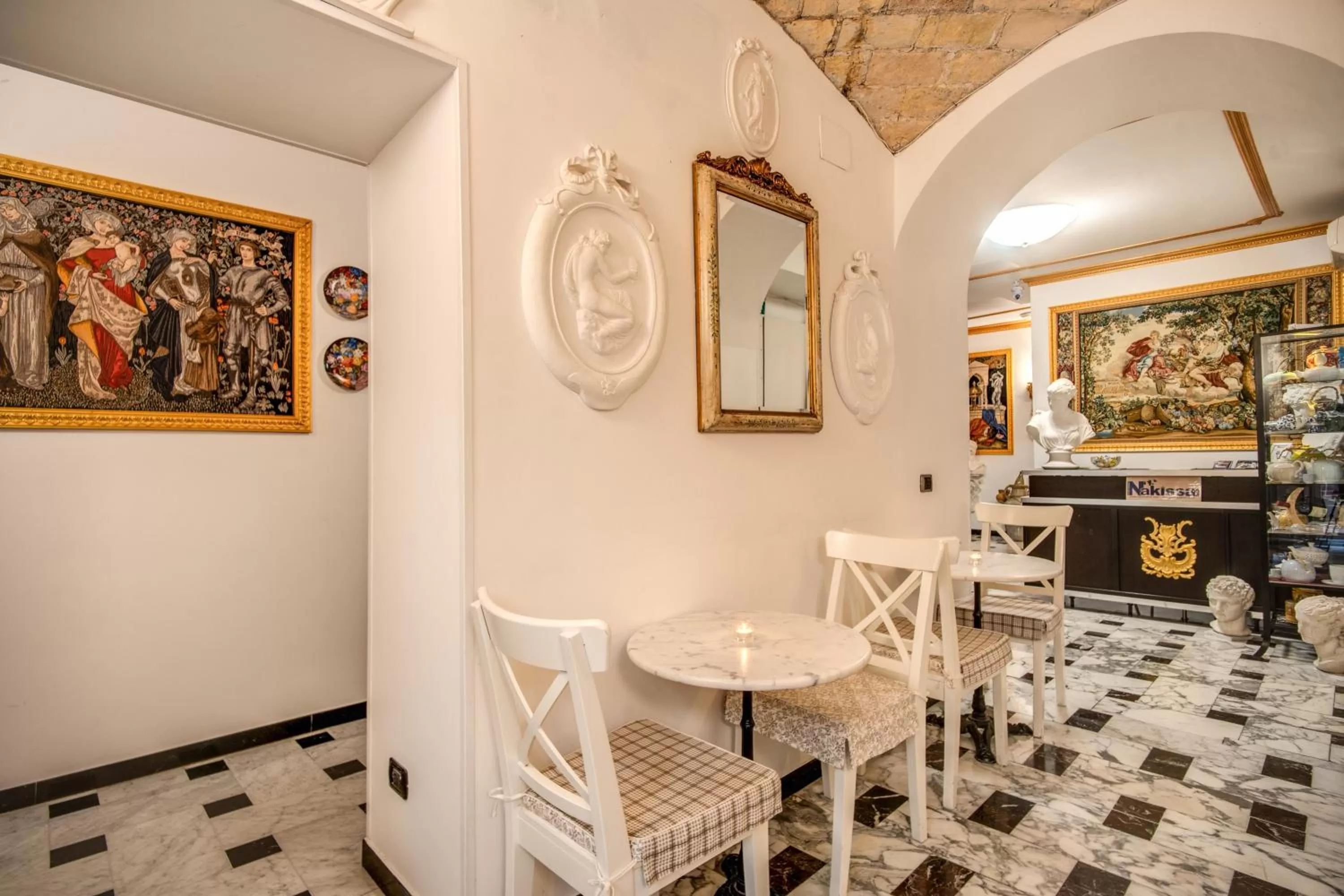 Lobby or reception in Nakissa Inn