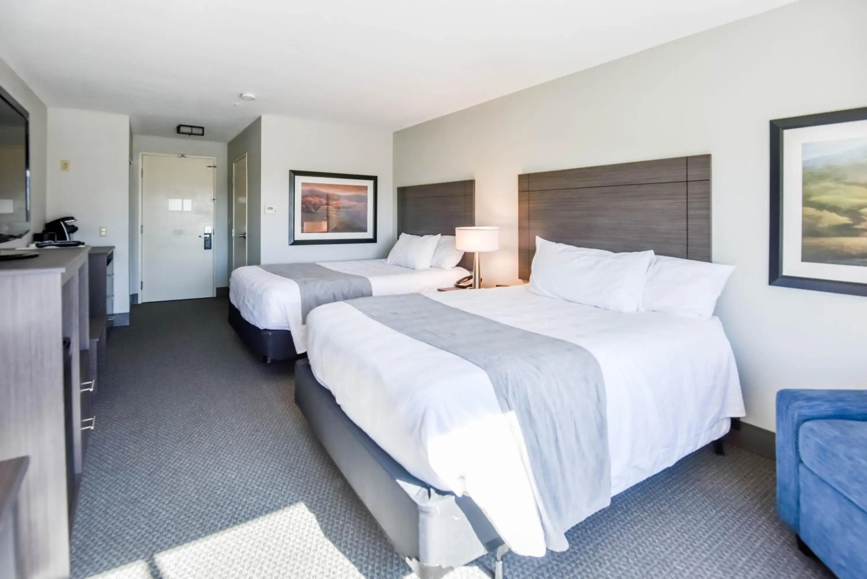 Bedroom, Bed in Shutters Hotel