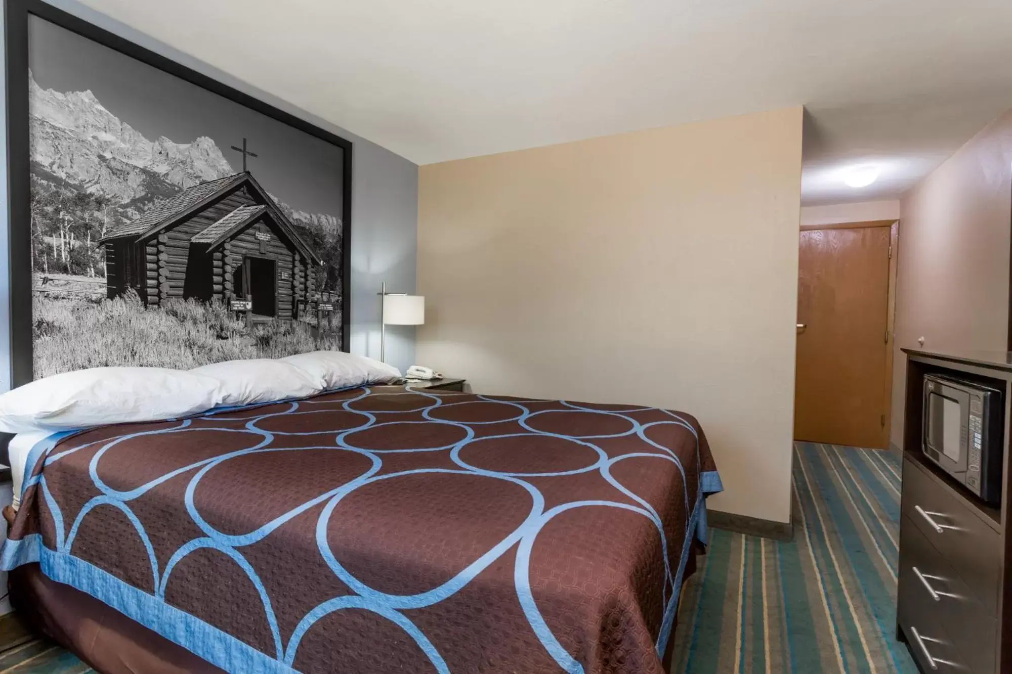 Photo of the whole room, Bed in Super 8 by Wyndham Douglas