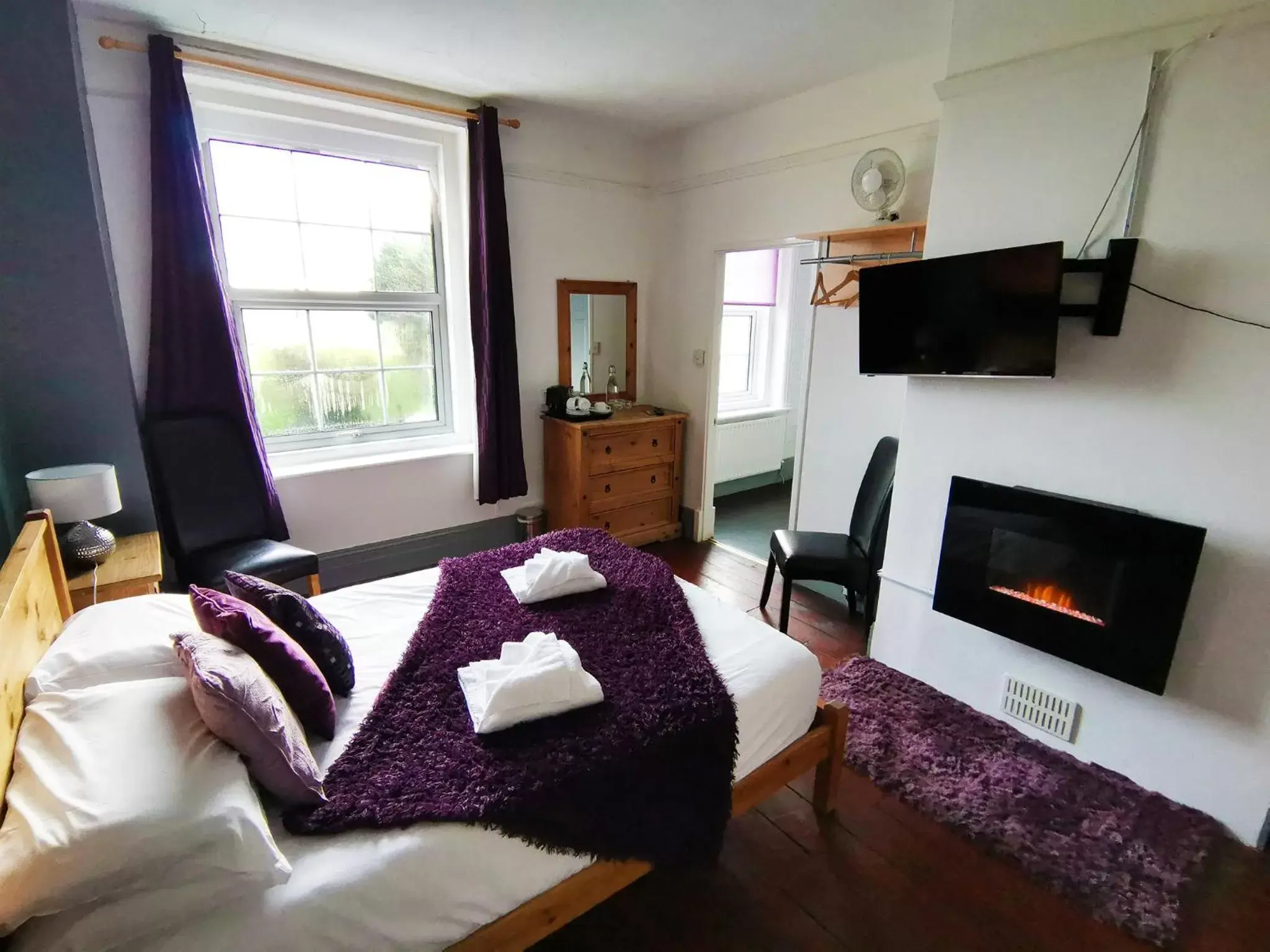 Standard Quadruple Room in Stonehenge Inn & Shepherd's Huts