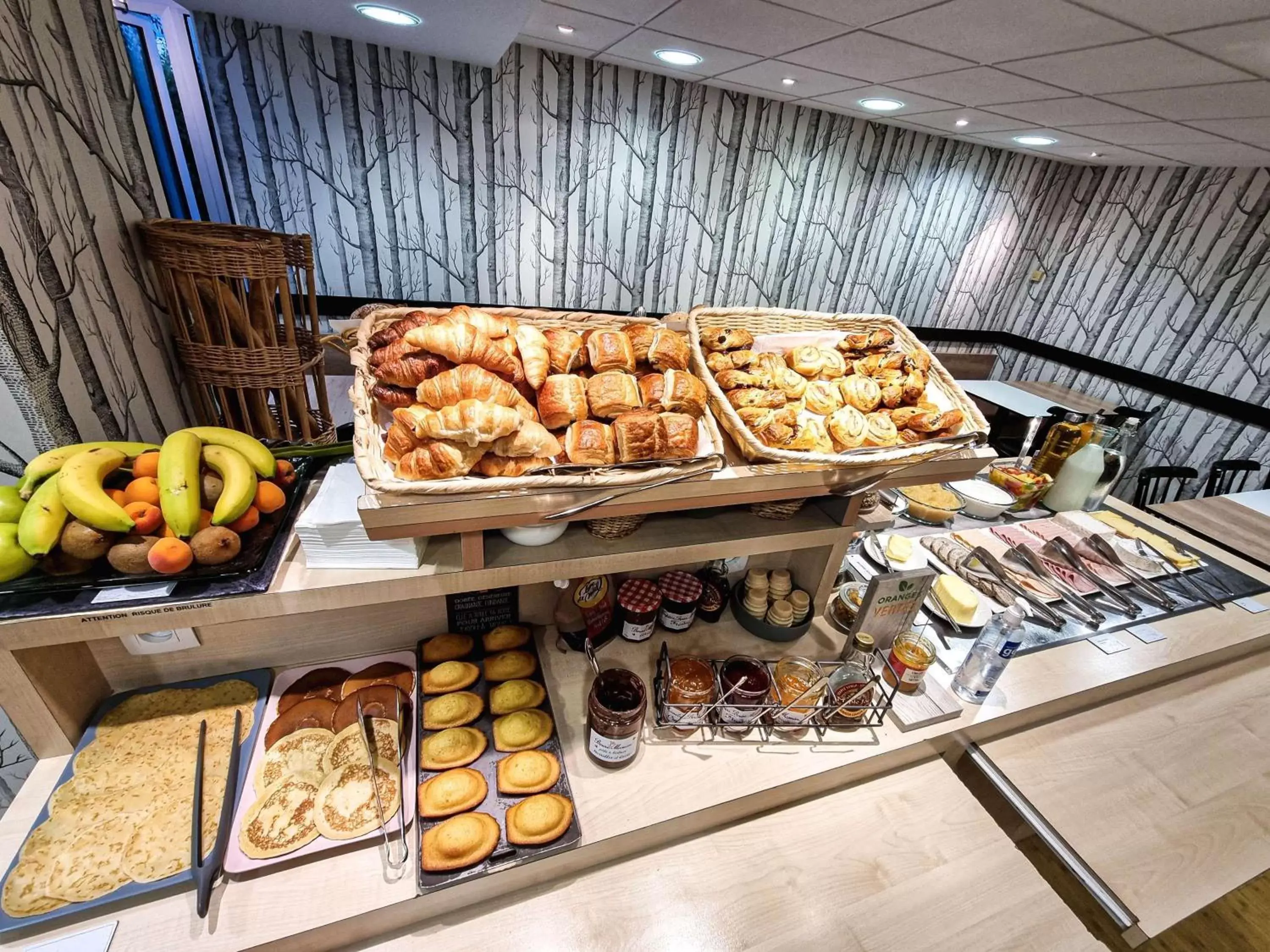 Sports, Food in ibis Styles Caen Centre Historique