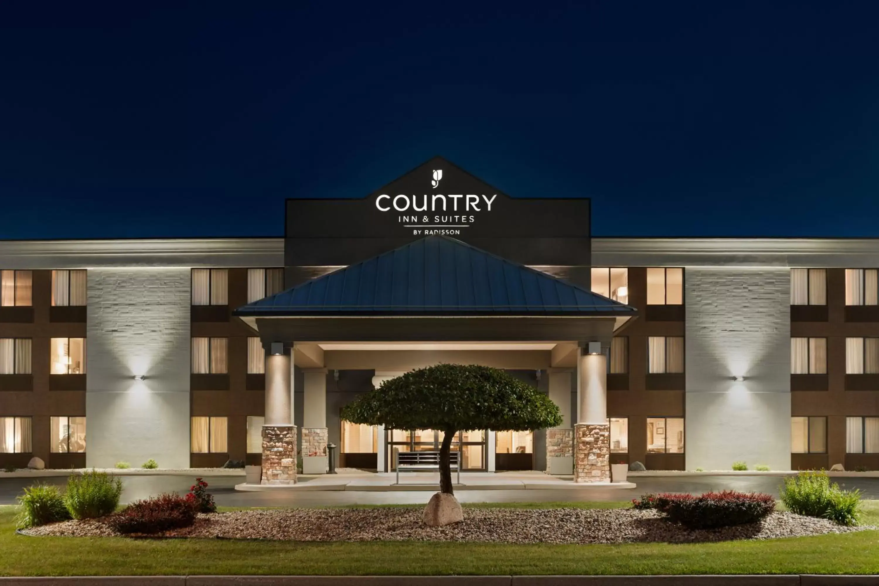 Facade/entrance, Property Building in Country Inn & Suites by Radisson, Mt. Pleasant-Racine West, WI