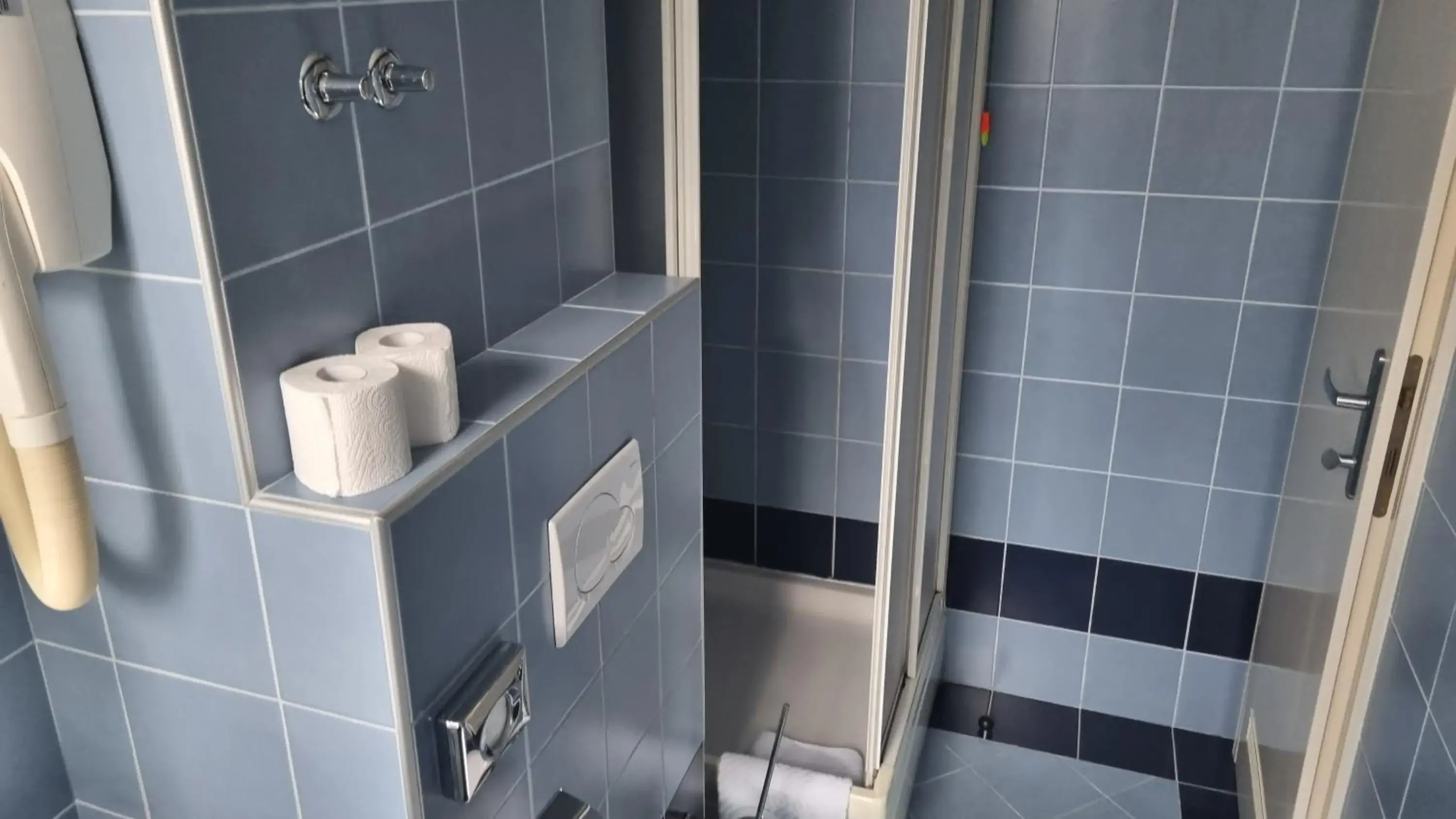 Shower, Bathroom in Hotel Tomislavov Dom