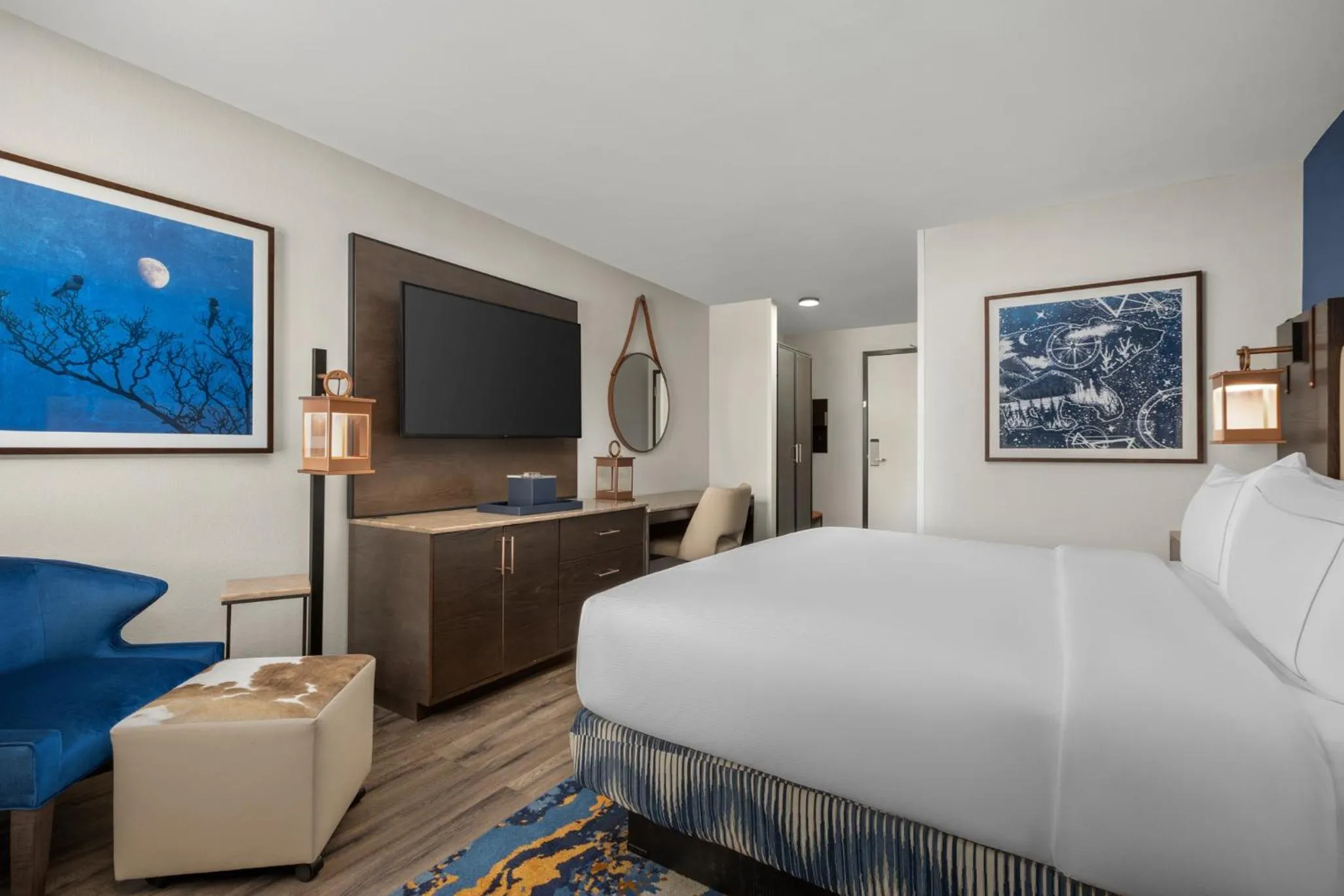 Guests, Bed in Hotel Westport Kansas City, Tapestry Collection by Hilton