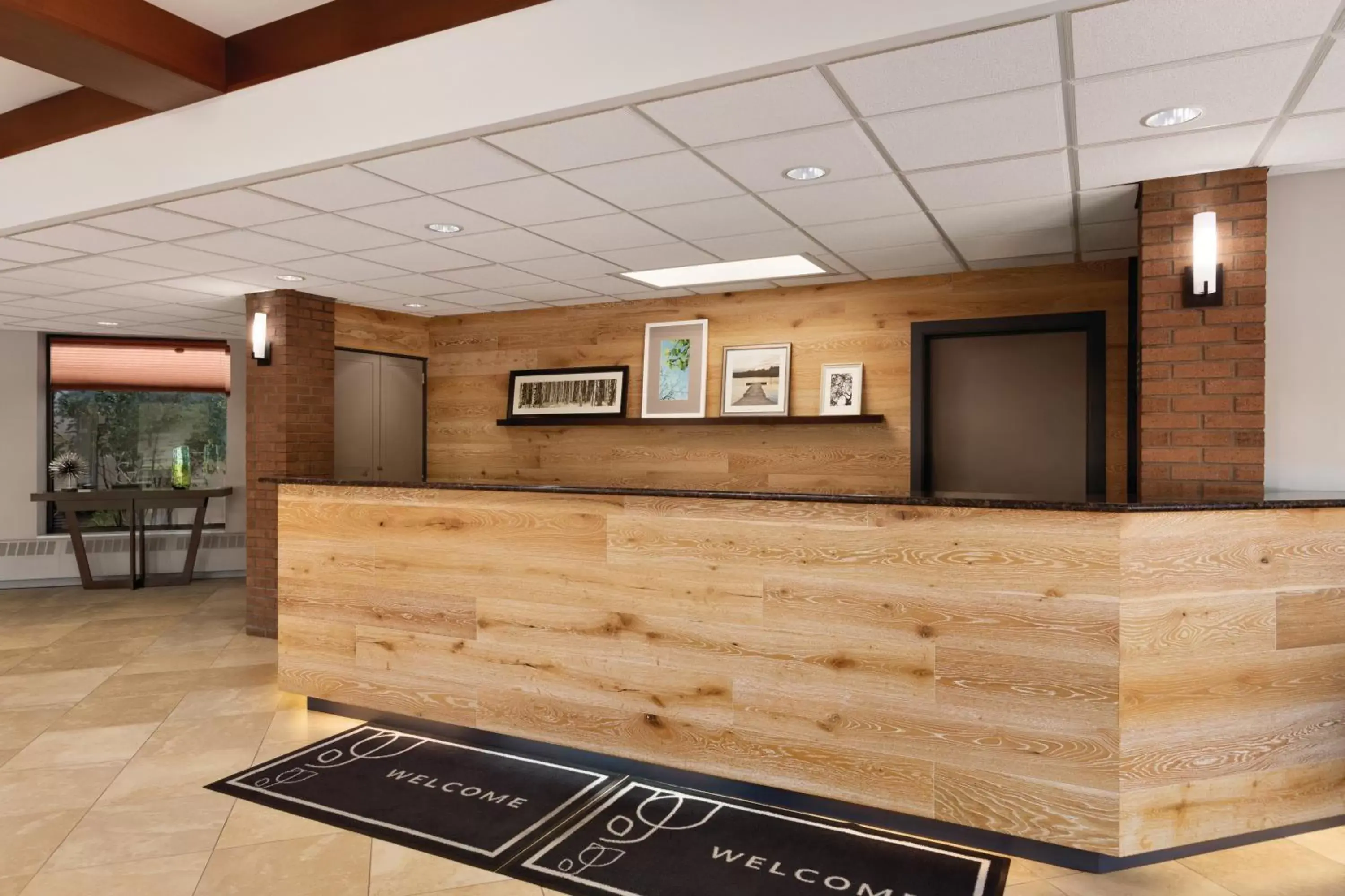 Facade/entrance, Lobby/Reception in Country Inn & Suites by Radisson, Traverse City, MI