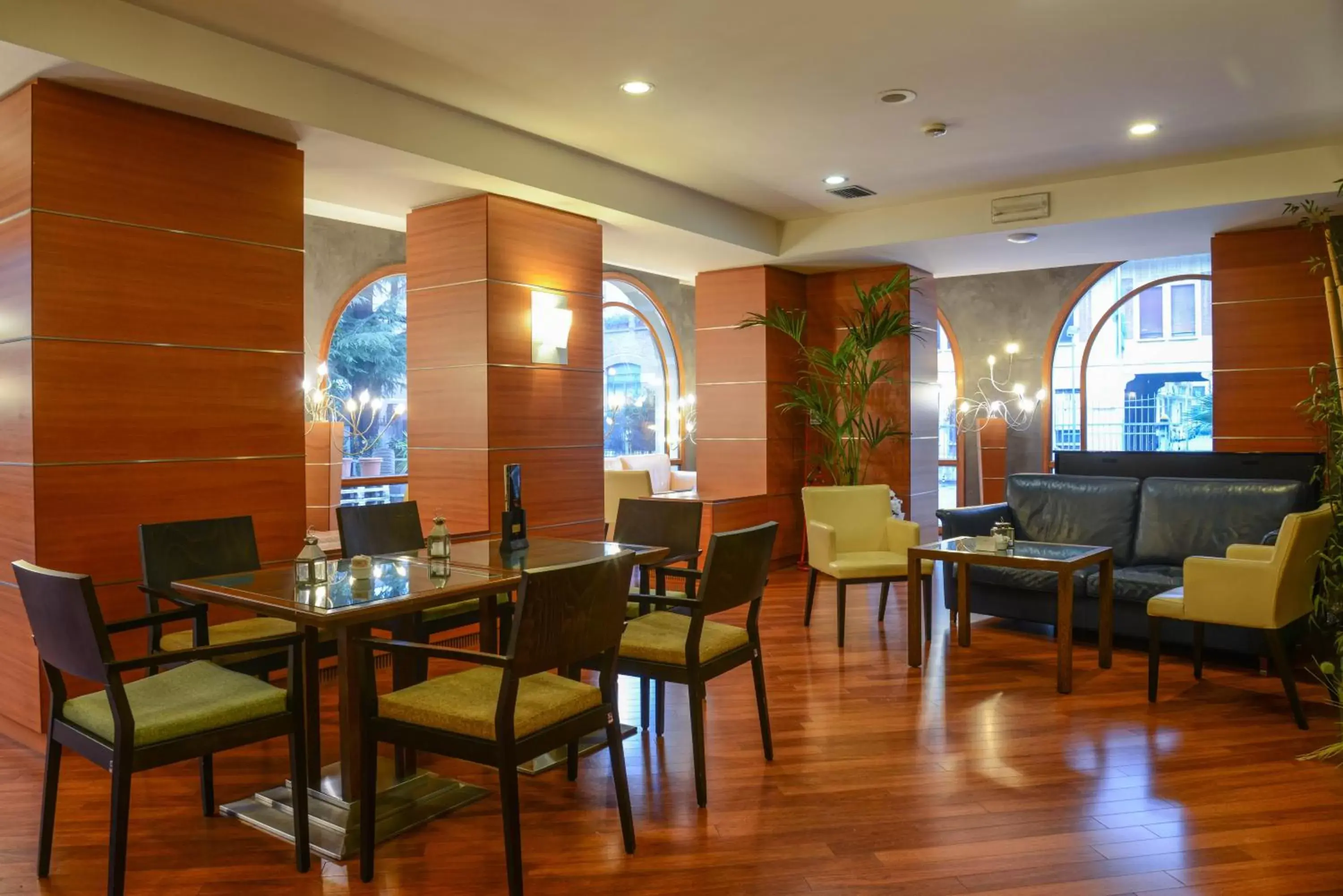 Lobby or reception, Restaurant/Places to Eat in Hotel Master