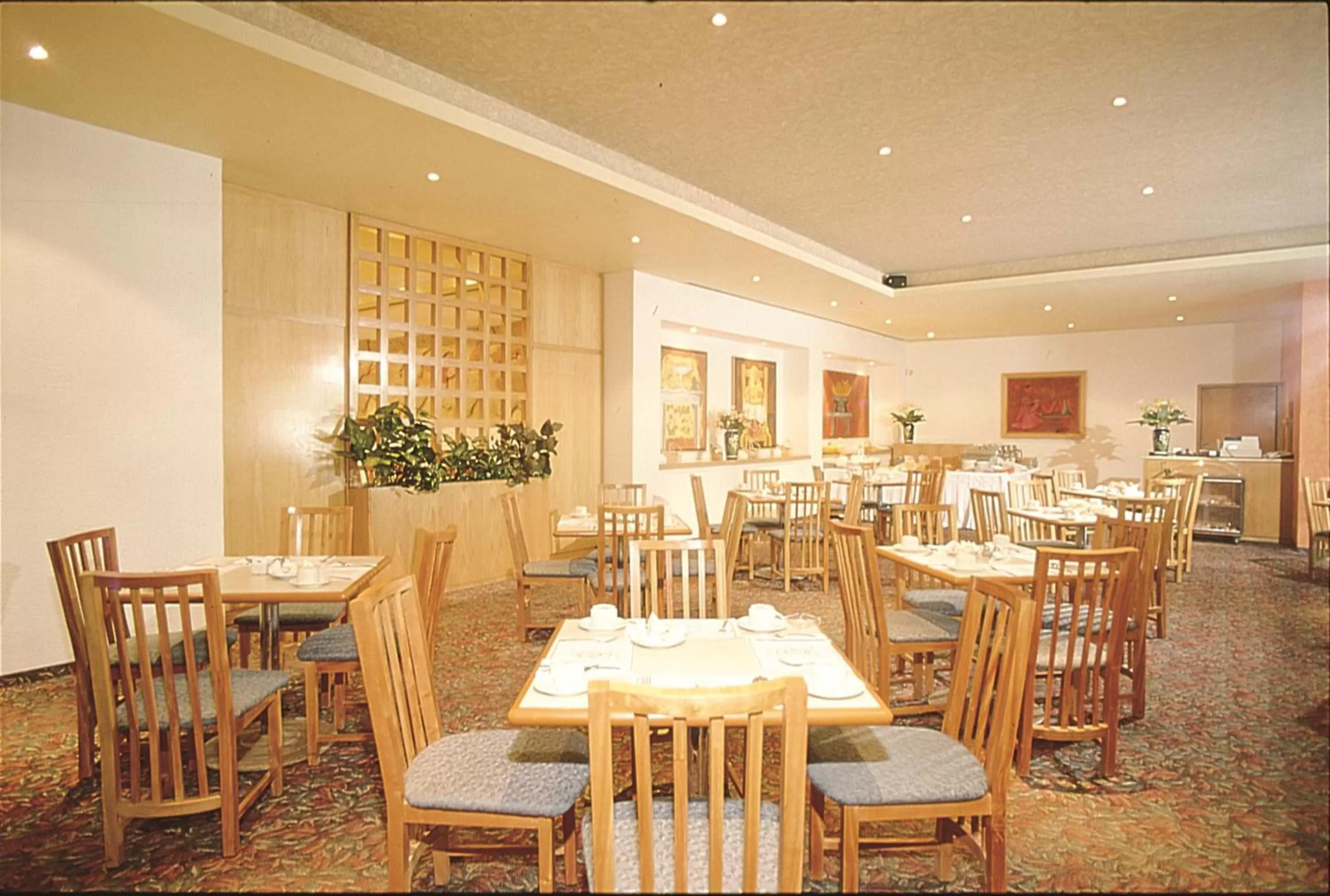 Restaurant/places to eat in Hotel Sevilla