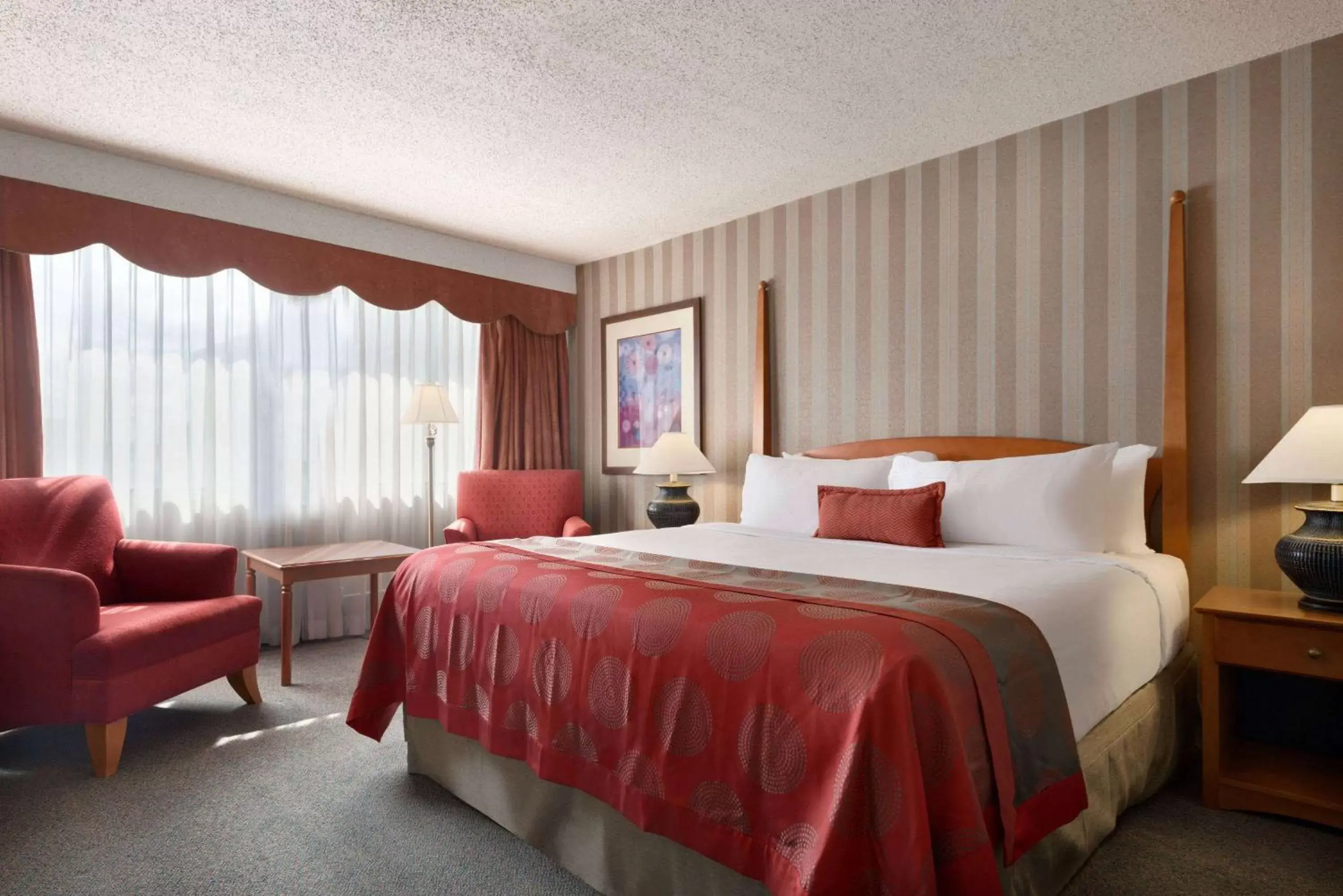 Photo of the whole room, Bed in Ramada Plaza by Wyndham Regina Downtown