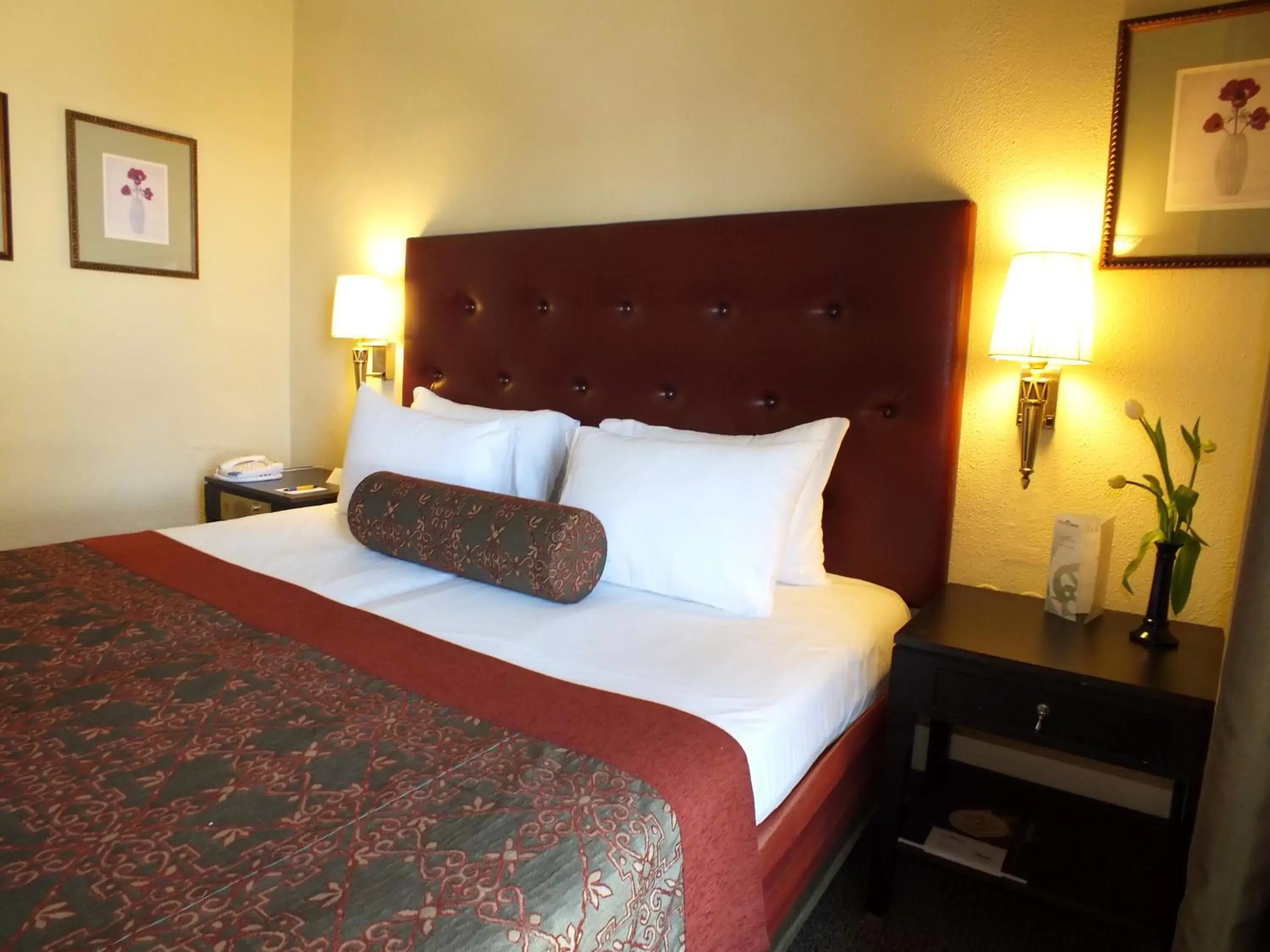 Bed in Prima Kings Hotel