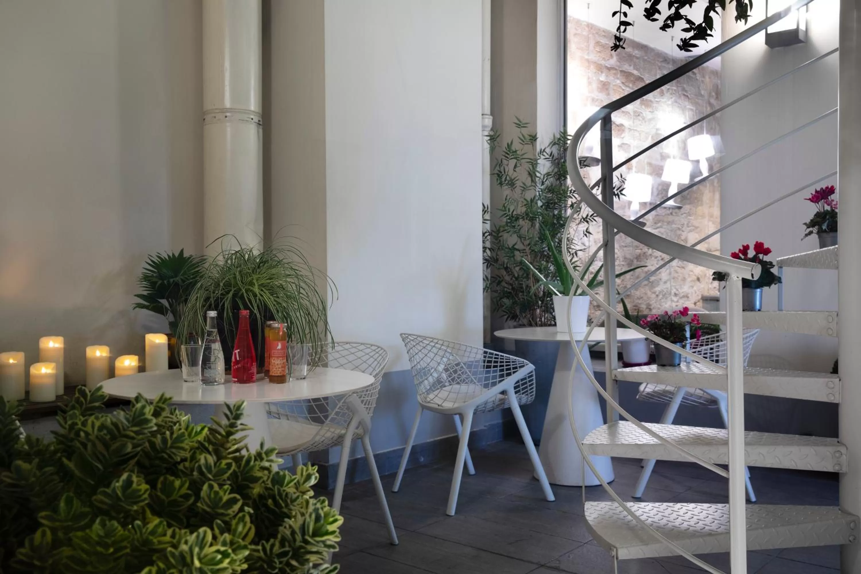 Patio in Hôtel Marais Hôme