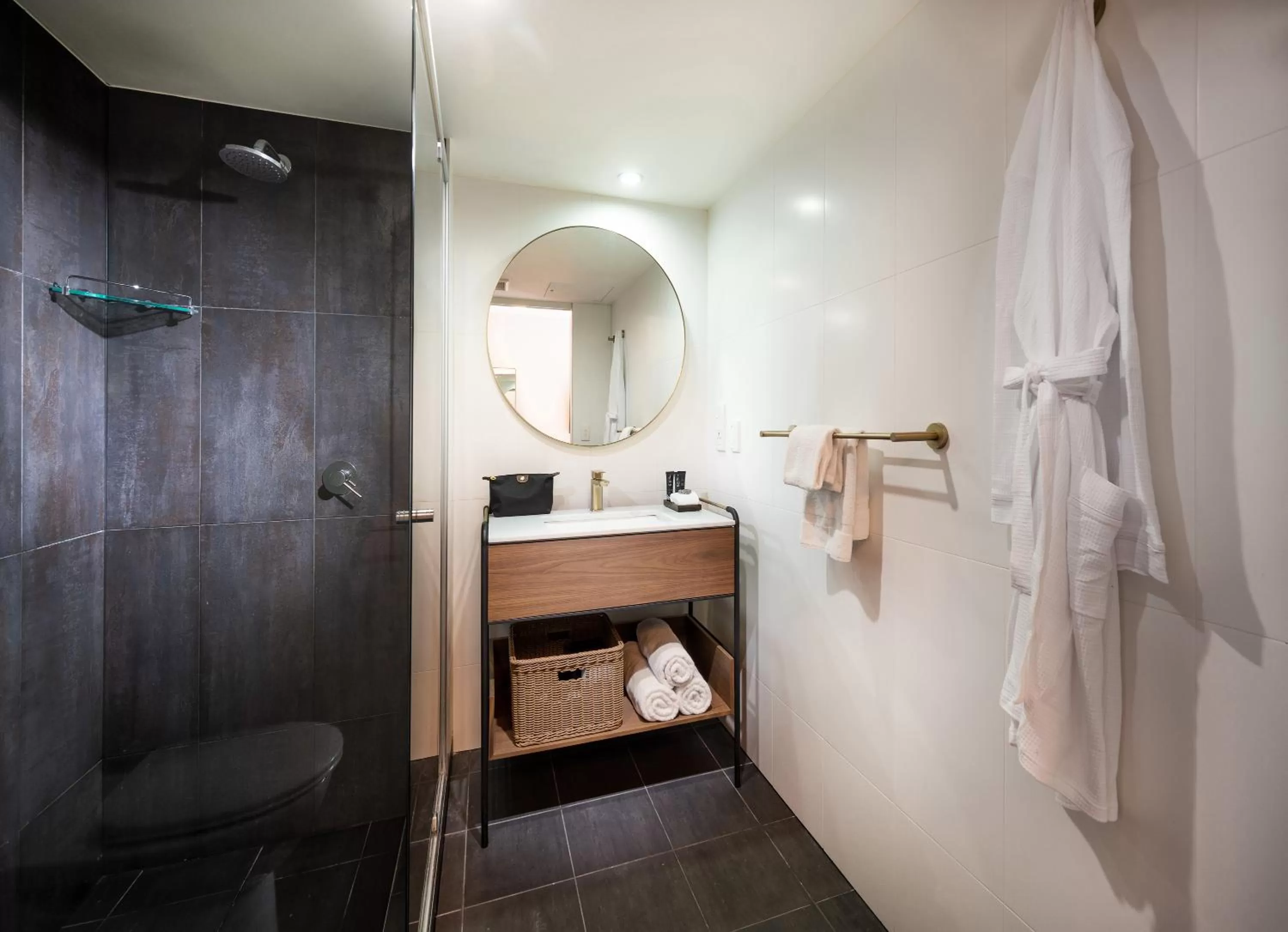 Bathroom, Bed in Mantra Terrace Brisbane