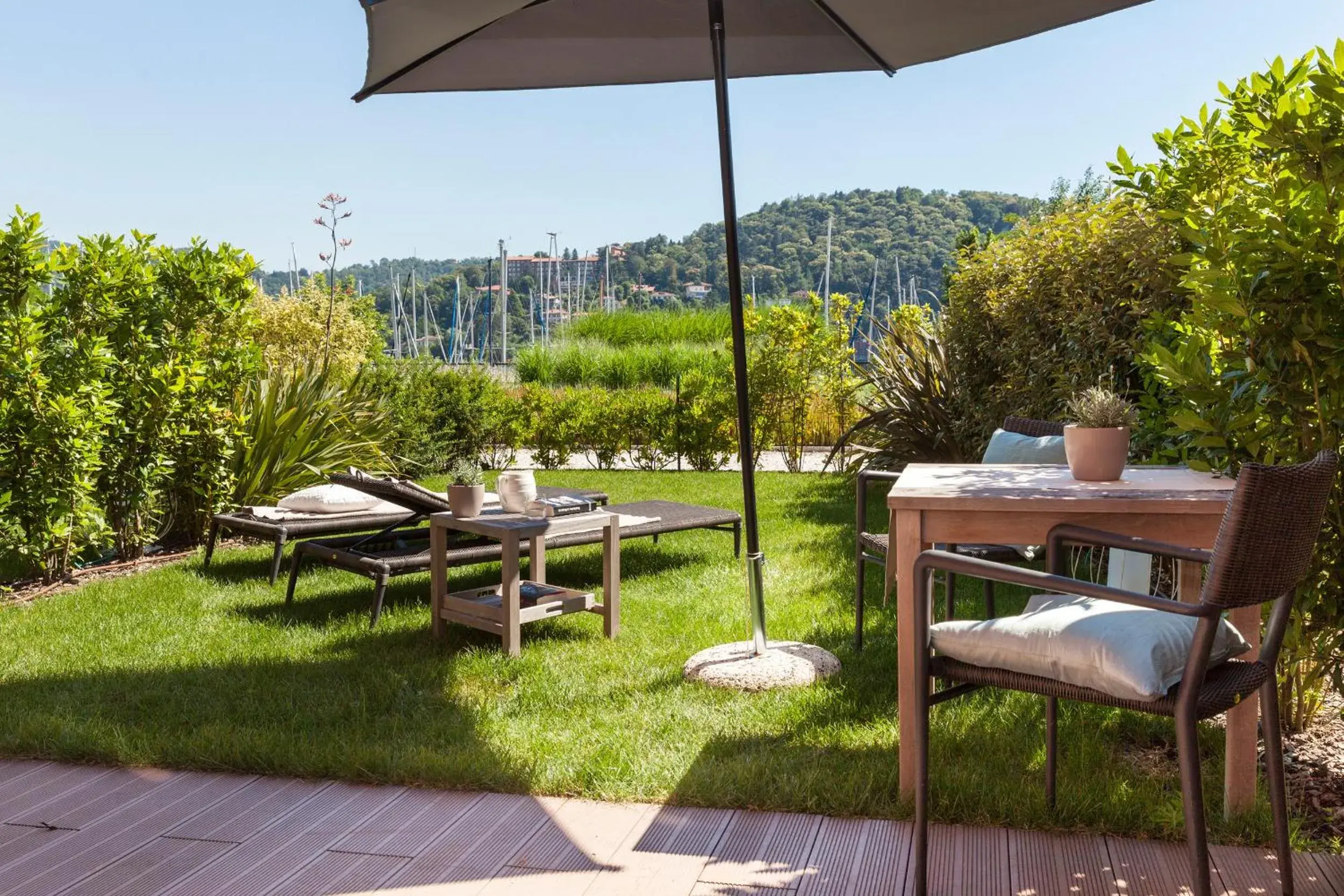 Garden view, Patio/Outdoor Area in Hotel de Charme Laveno