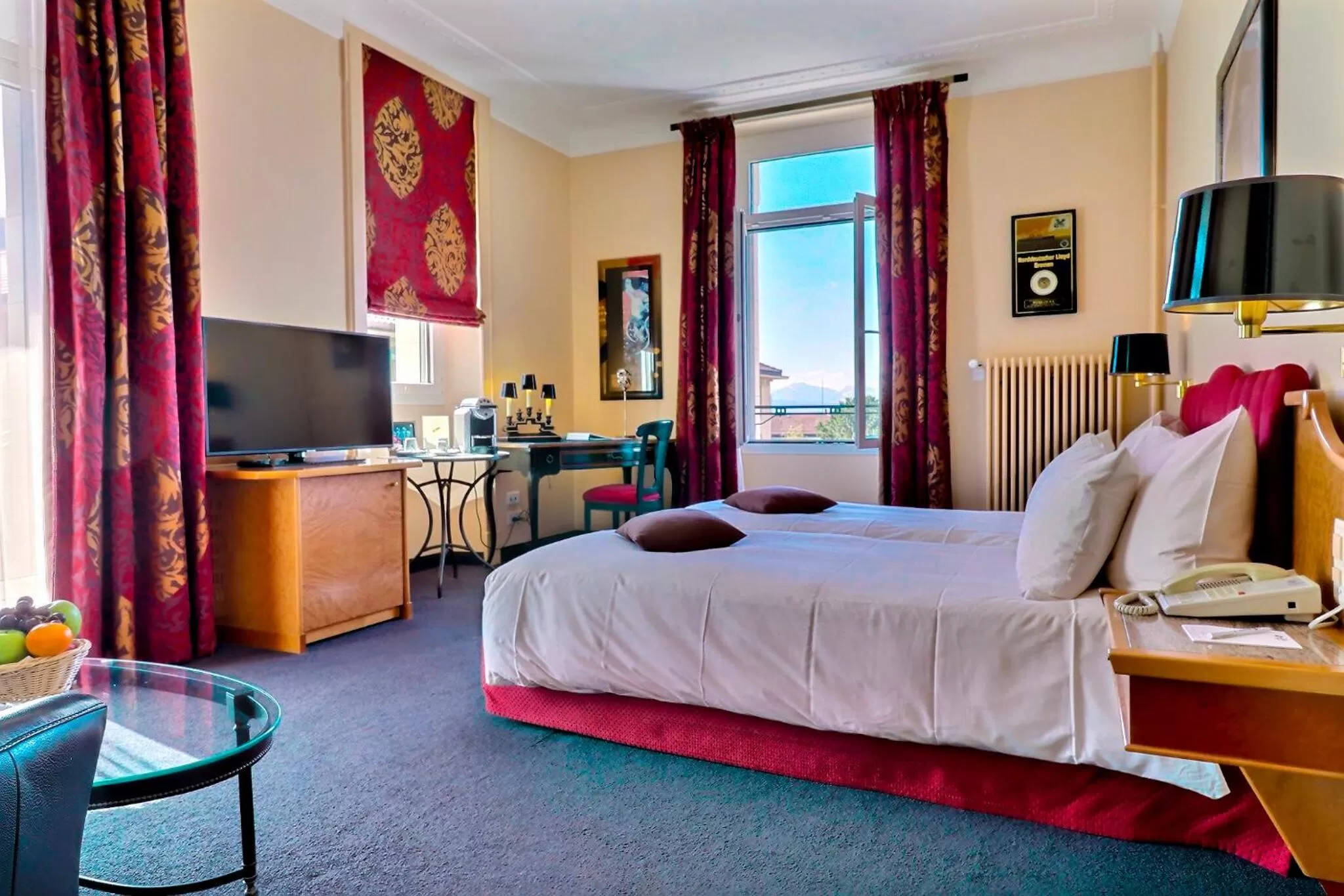 Photo of the whole room, Bed in Best Western Plus Hotel Mirabeau