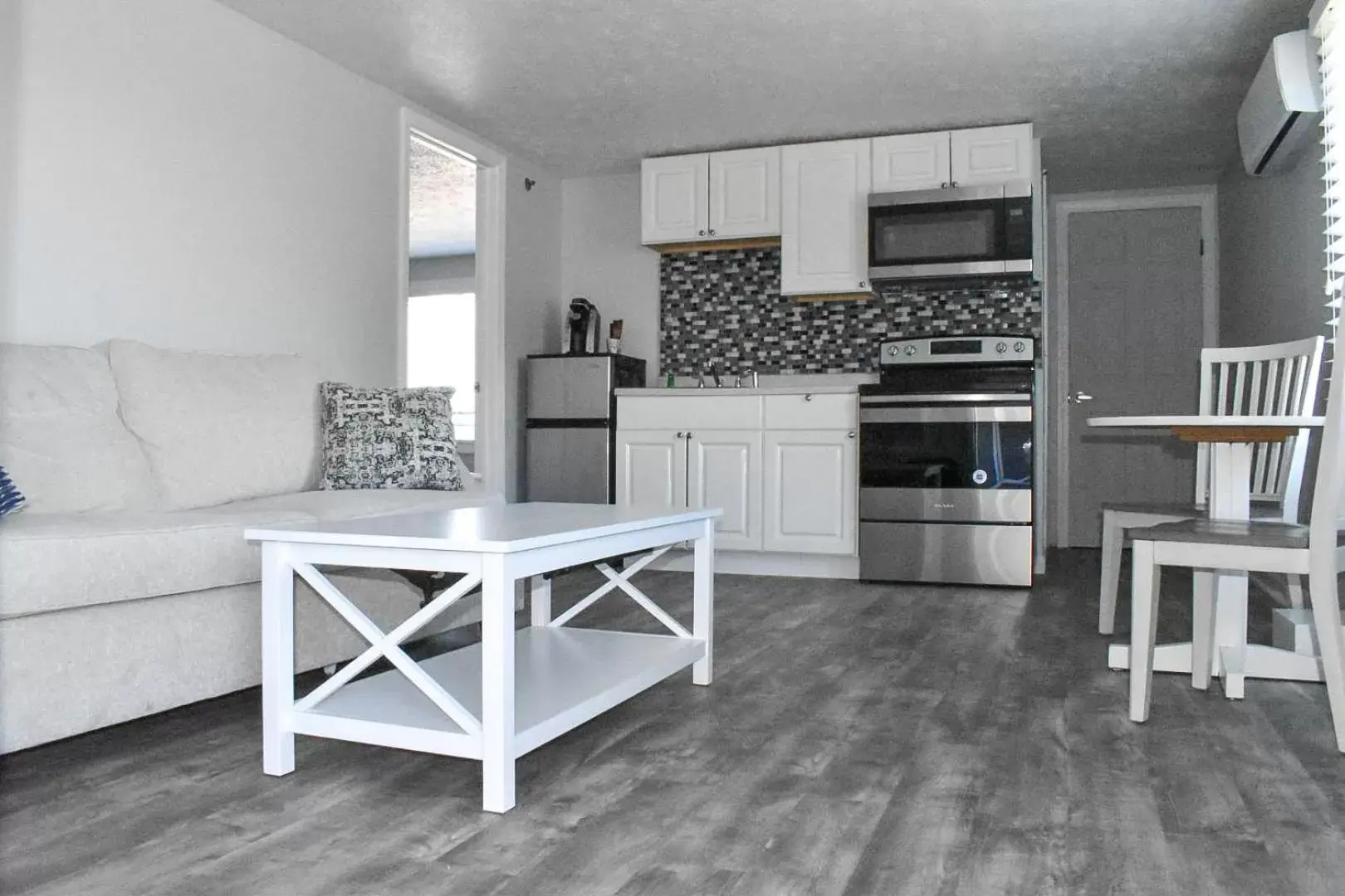 Kitchen or kitchenette, Kitchen/Kitchenette in Grand Beach Inn