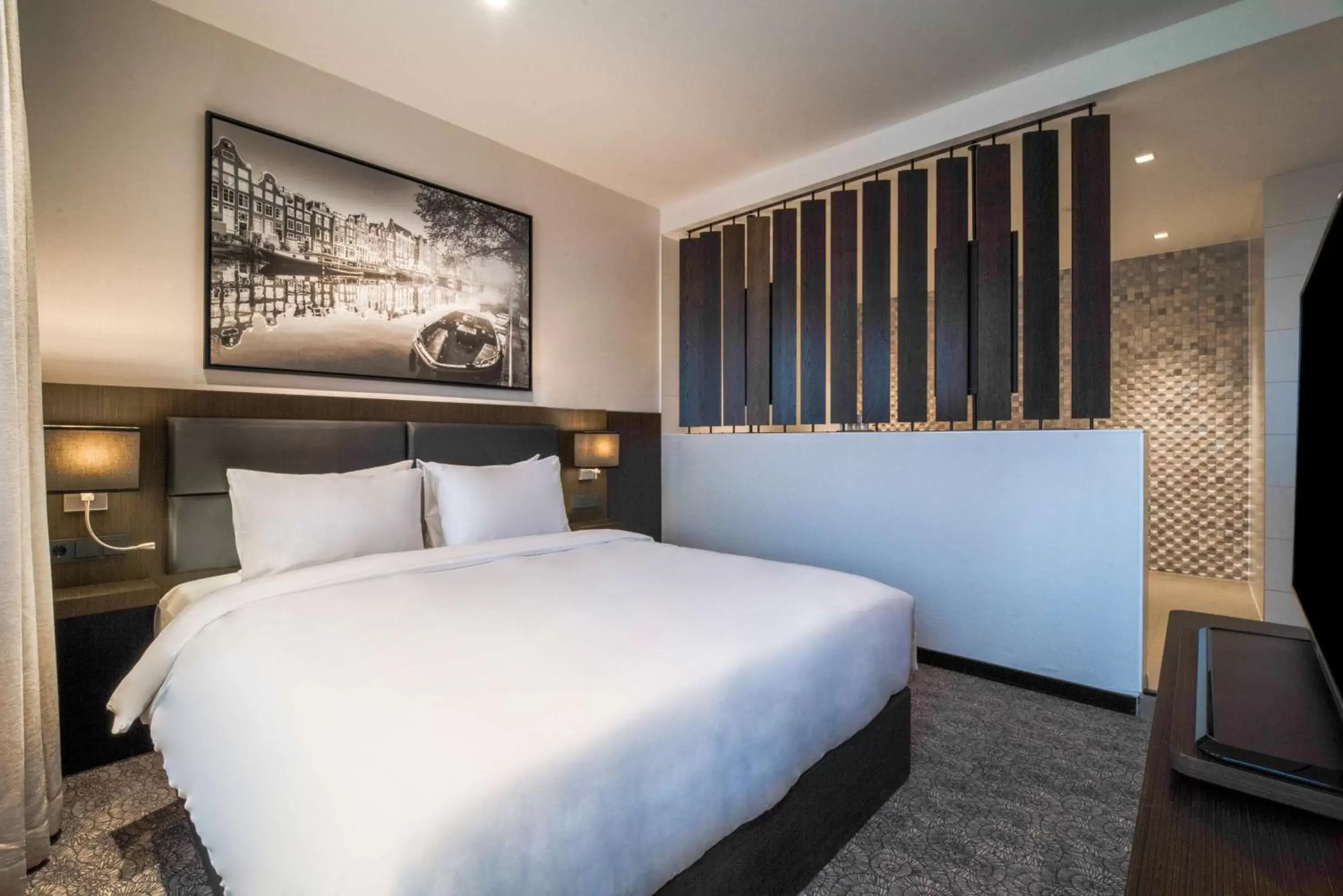 Photo of the whole room, Bed in Radisson Hotel & Suites Amsterdam South