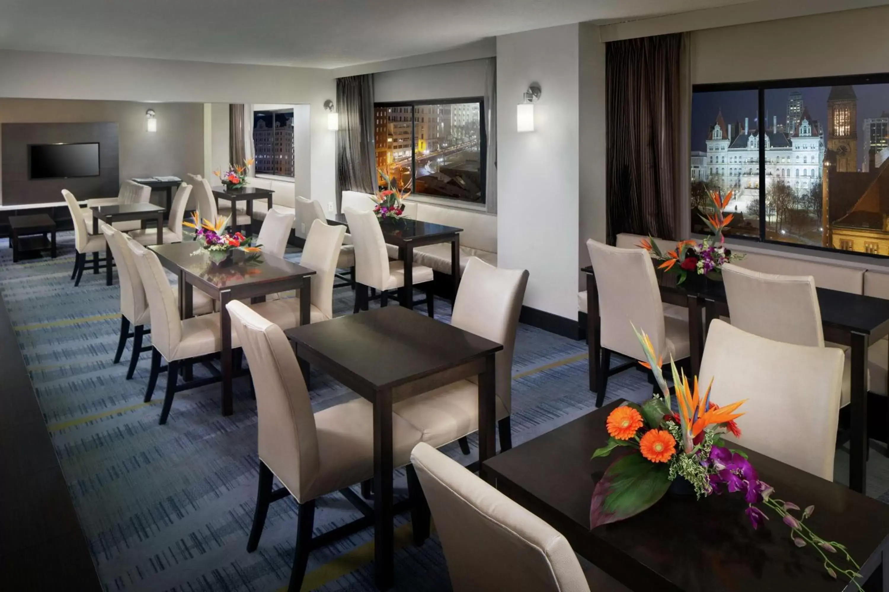 Living room, Restaurant/Places to Eat in Hilton Albany