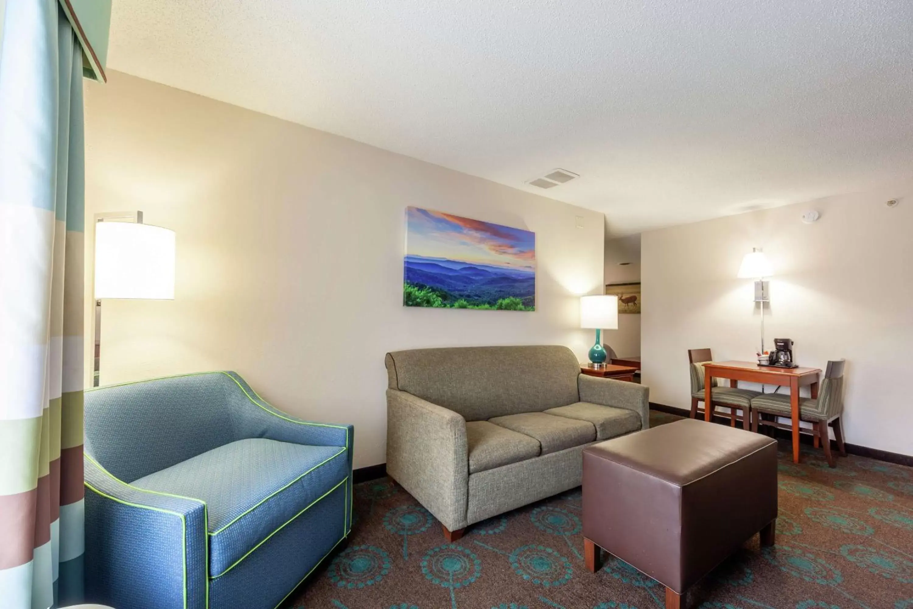 Living room, Seating Area in Hampton Inn Front Royal