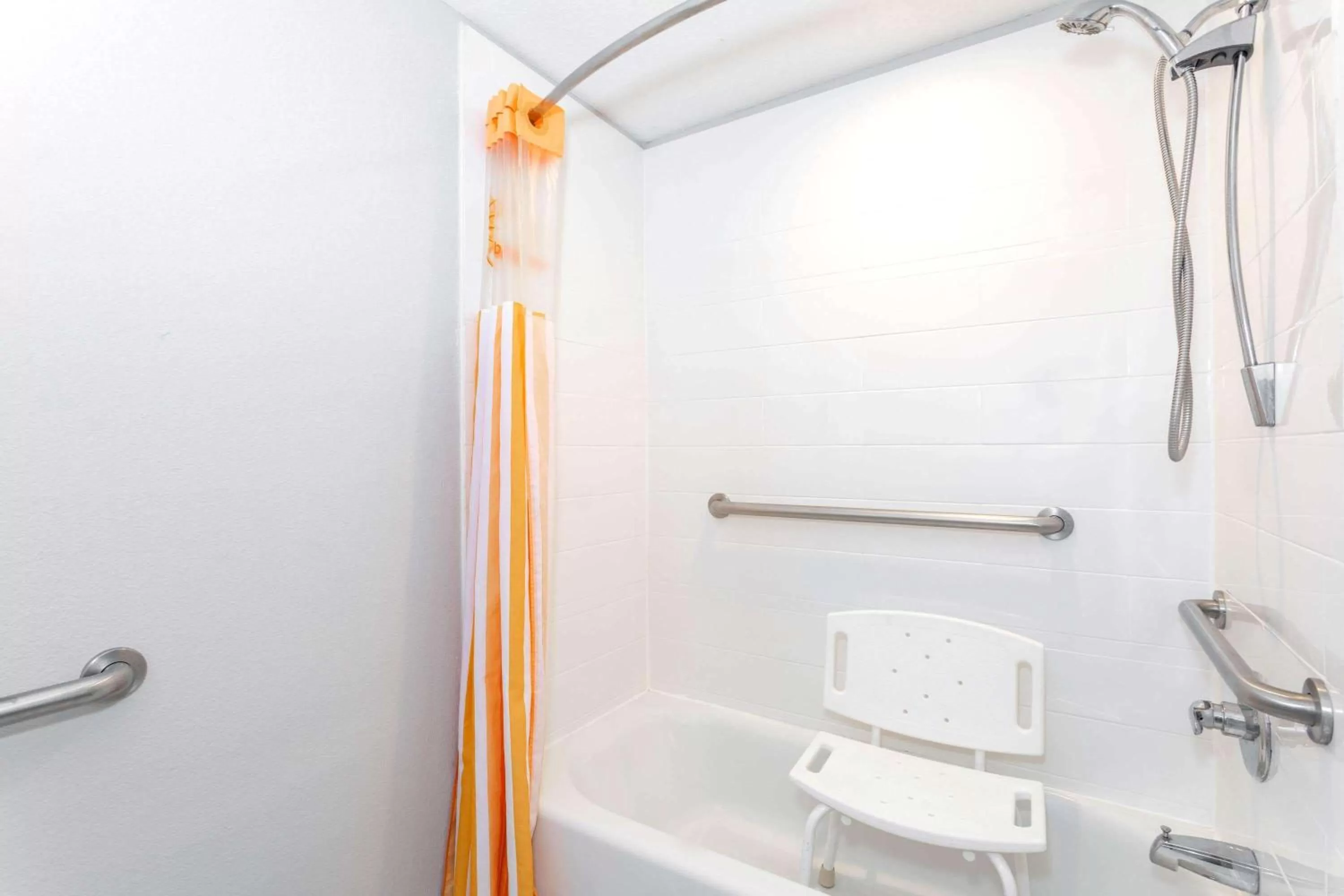 Bathroom in La Quinta Inn & Suites by Wyndham St. Augustine