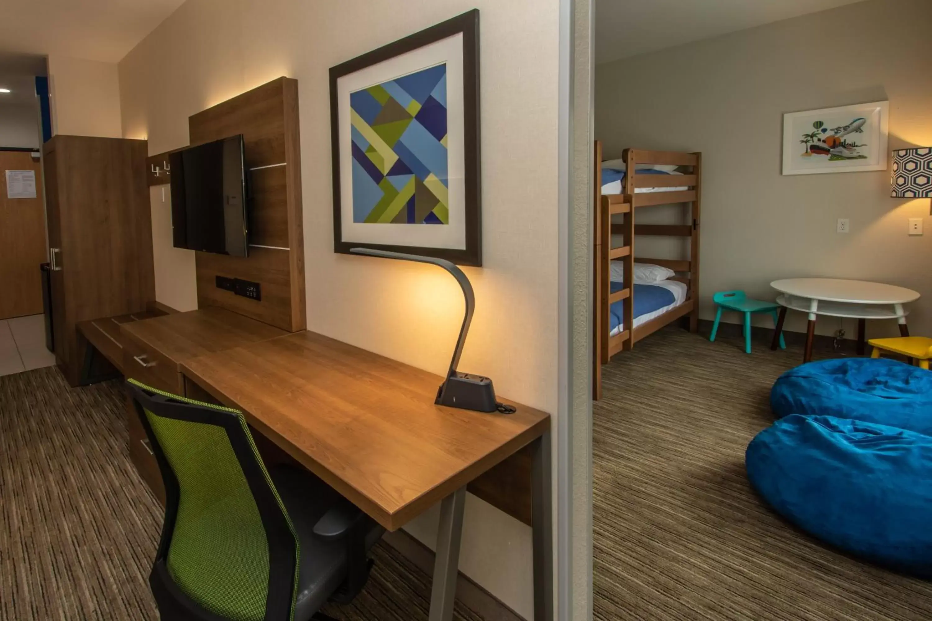 Bedroom, TV/Entertainment Center in Holiday Inn Express Hotel & Suites Roseville - Galleria Area, an IHG Hotel