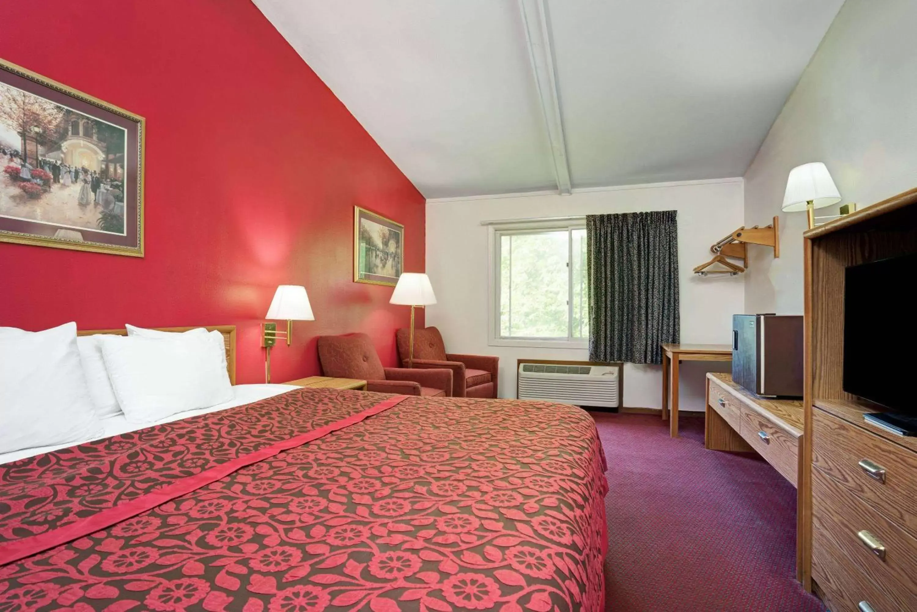 Photo of the whole room in Travelodge by Wyndham Red Wing