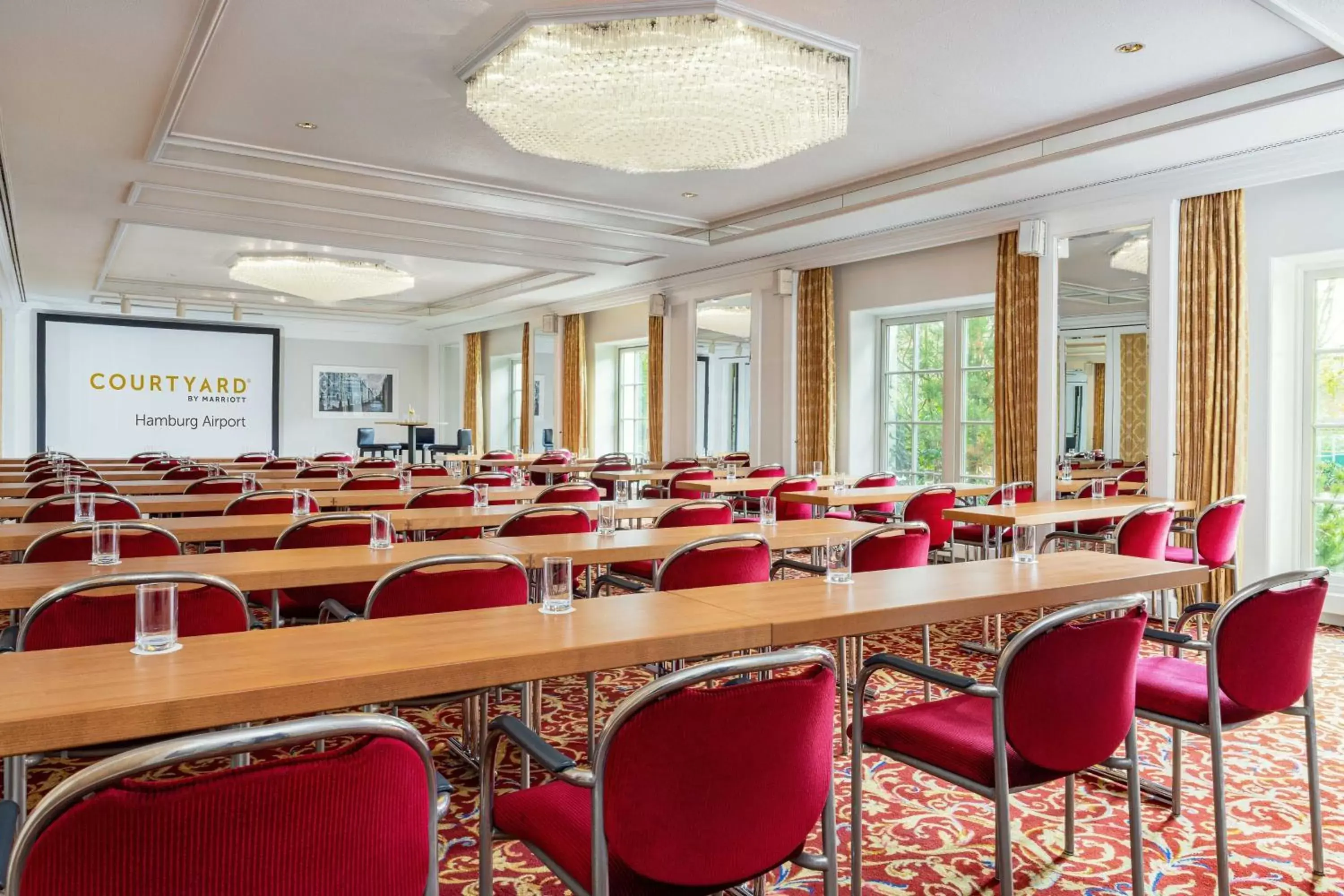 Meeting/conference room in Courtyard by Marriott Hamburg Airport