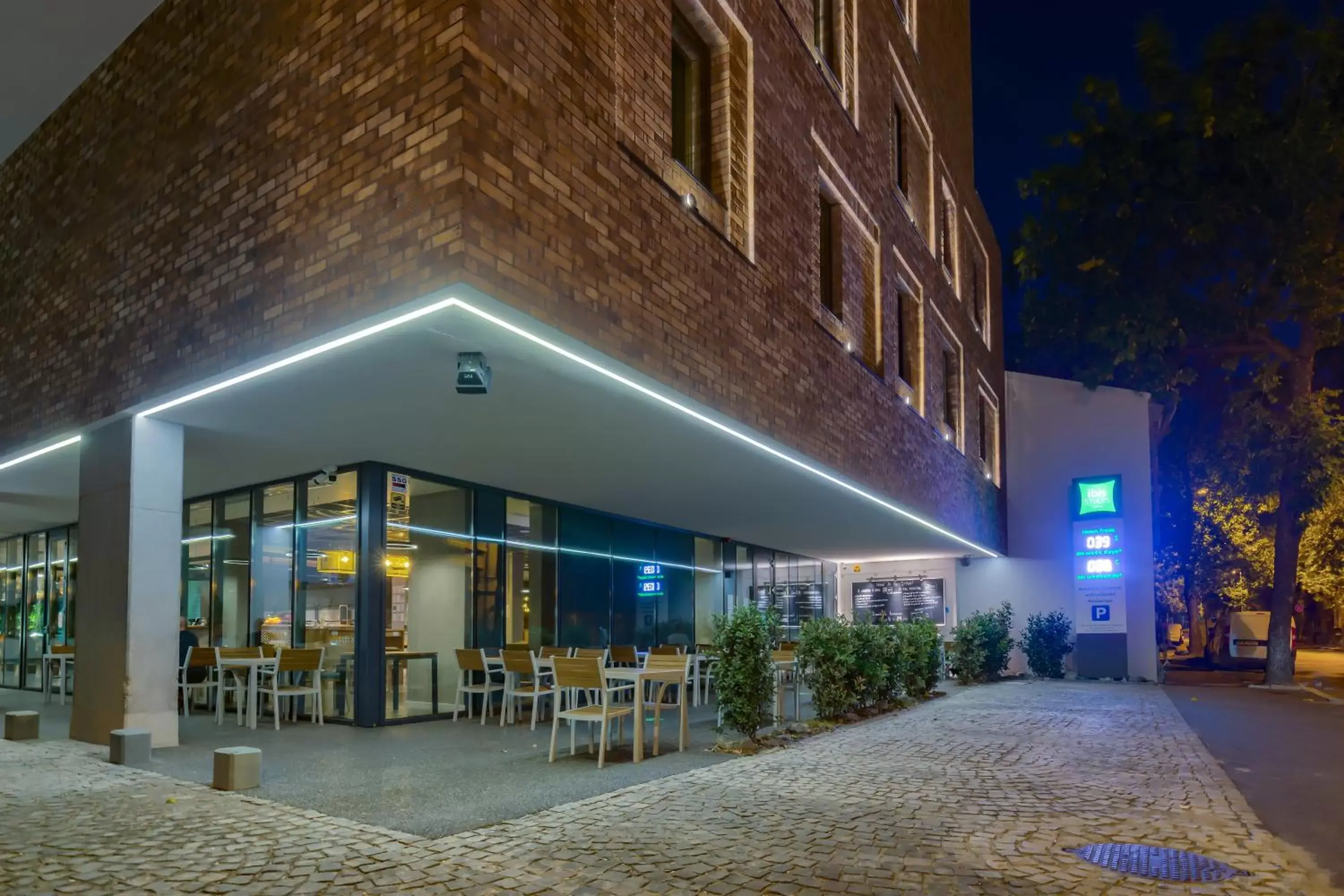 Patio, Property Building in ibis Styles Bucharest City Center