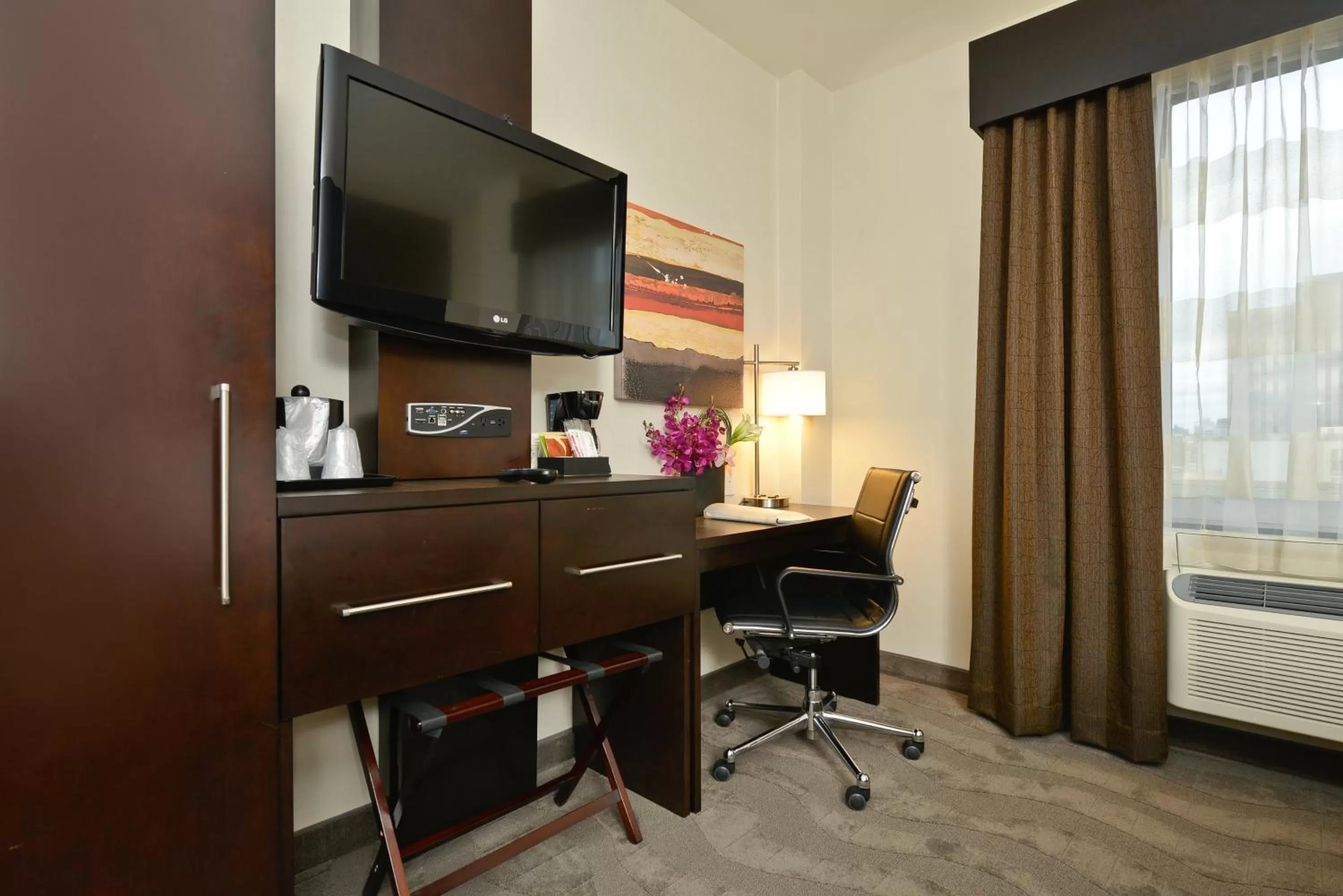 Holiday Inn Lower East Side by IHG