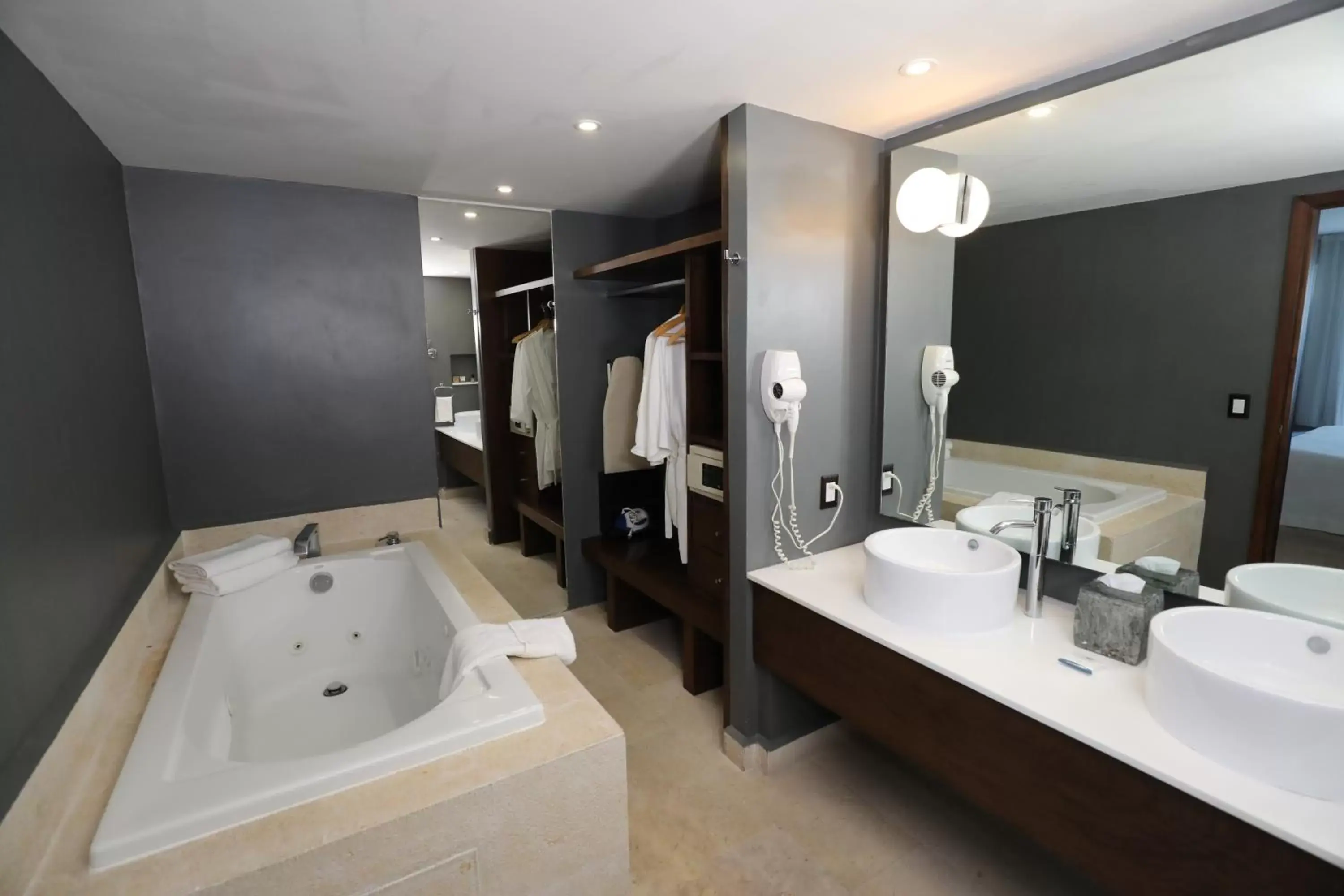 Bathroom in Hotel Montetaxco