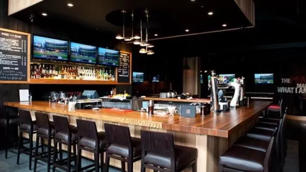 Lounge or bar in Coast Hotel & Convention Centre