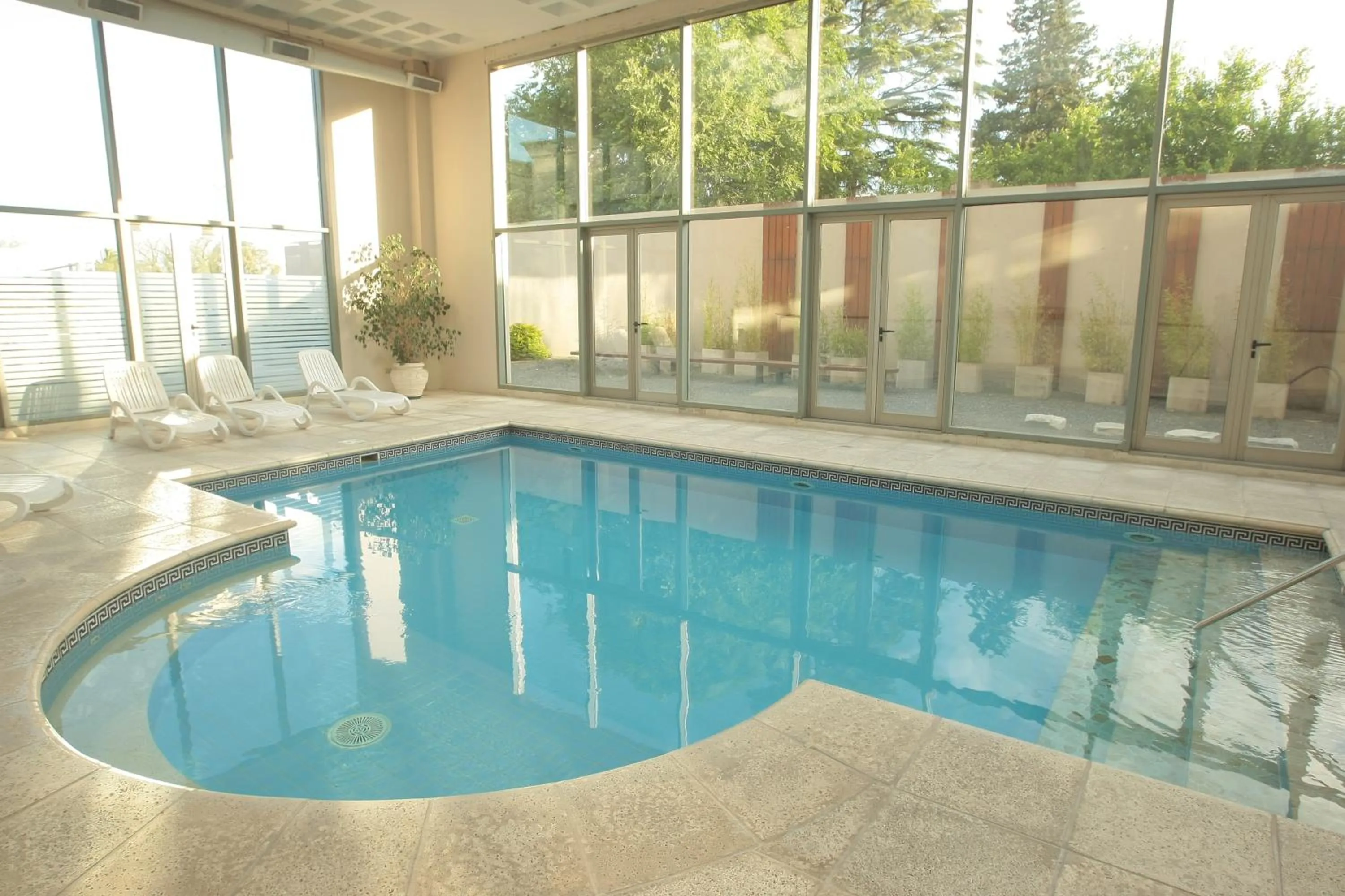 Swimming pool in Howard Johnson Sierras Hotel y Casino Alta Gracia